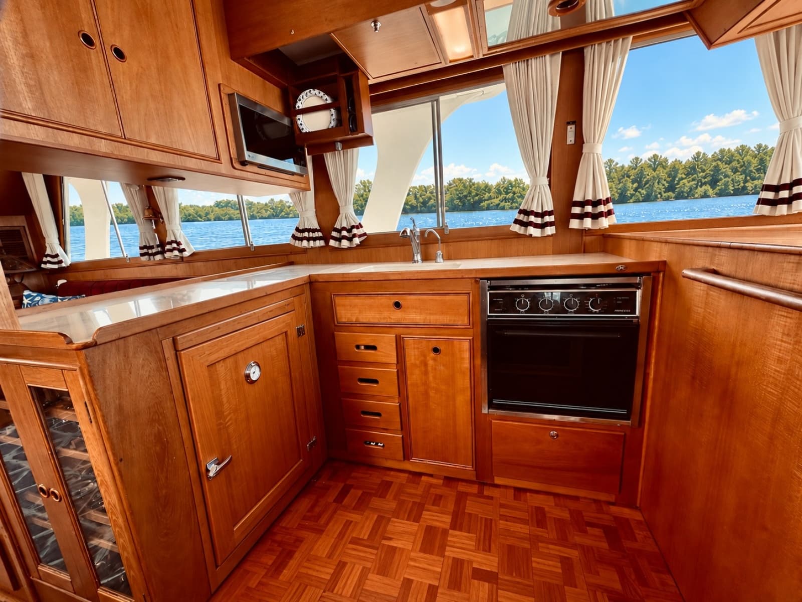 1998 Grand Banks Europa - Photo 9