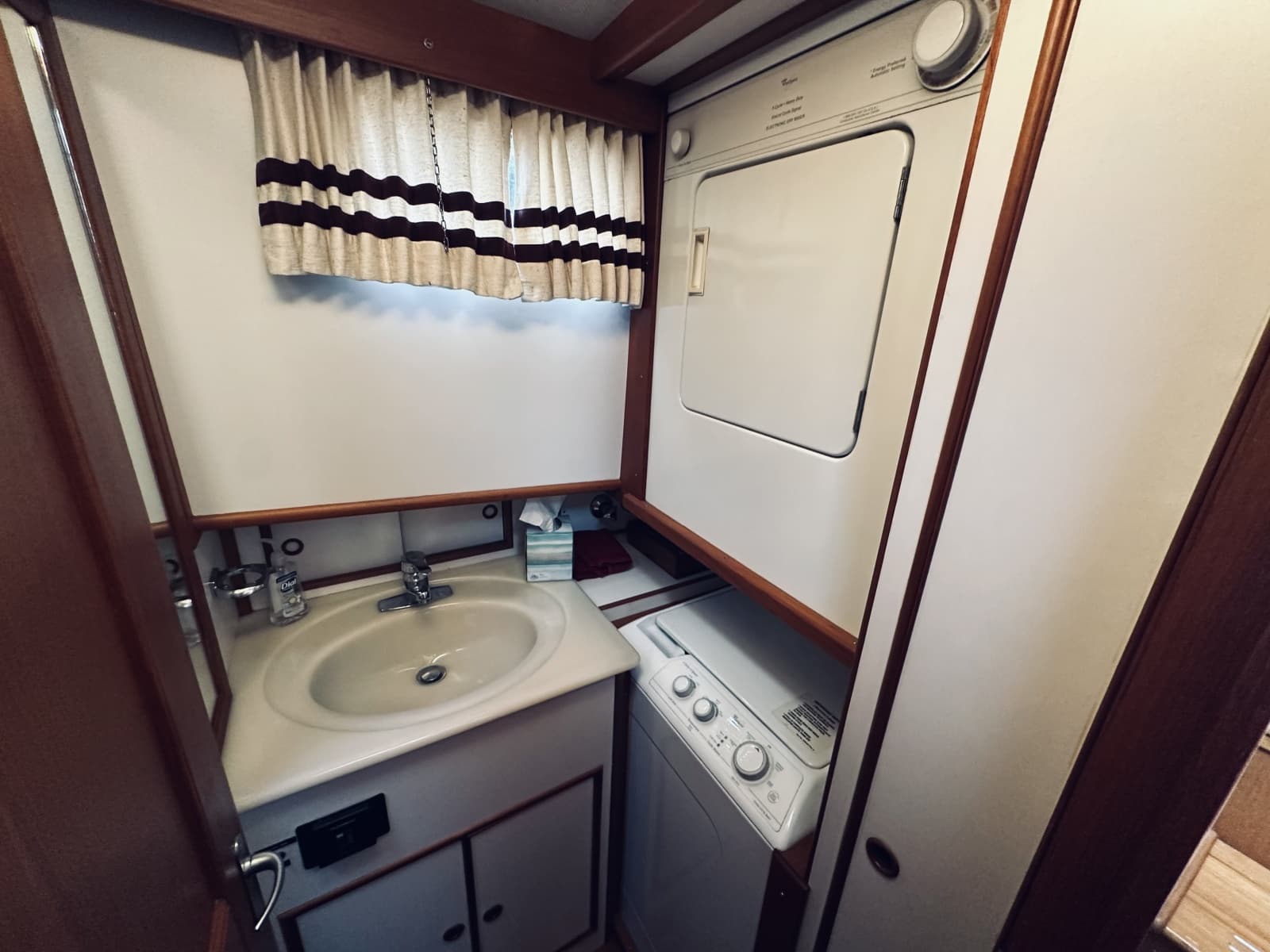 1998 Grand Banks Europa - Photo 48