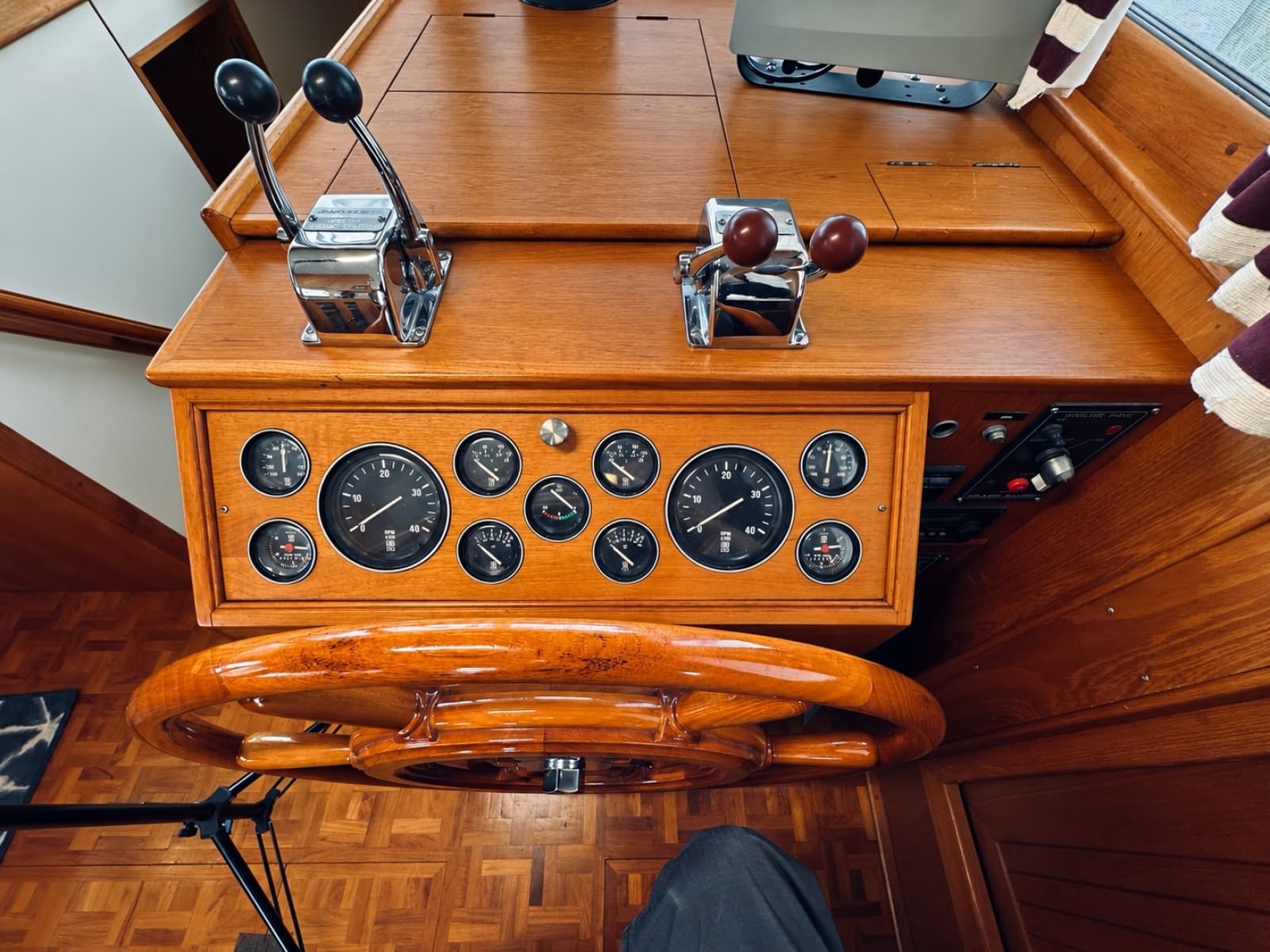 1998 Grand Banks Europa - Photo 17