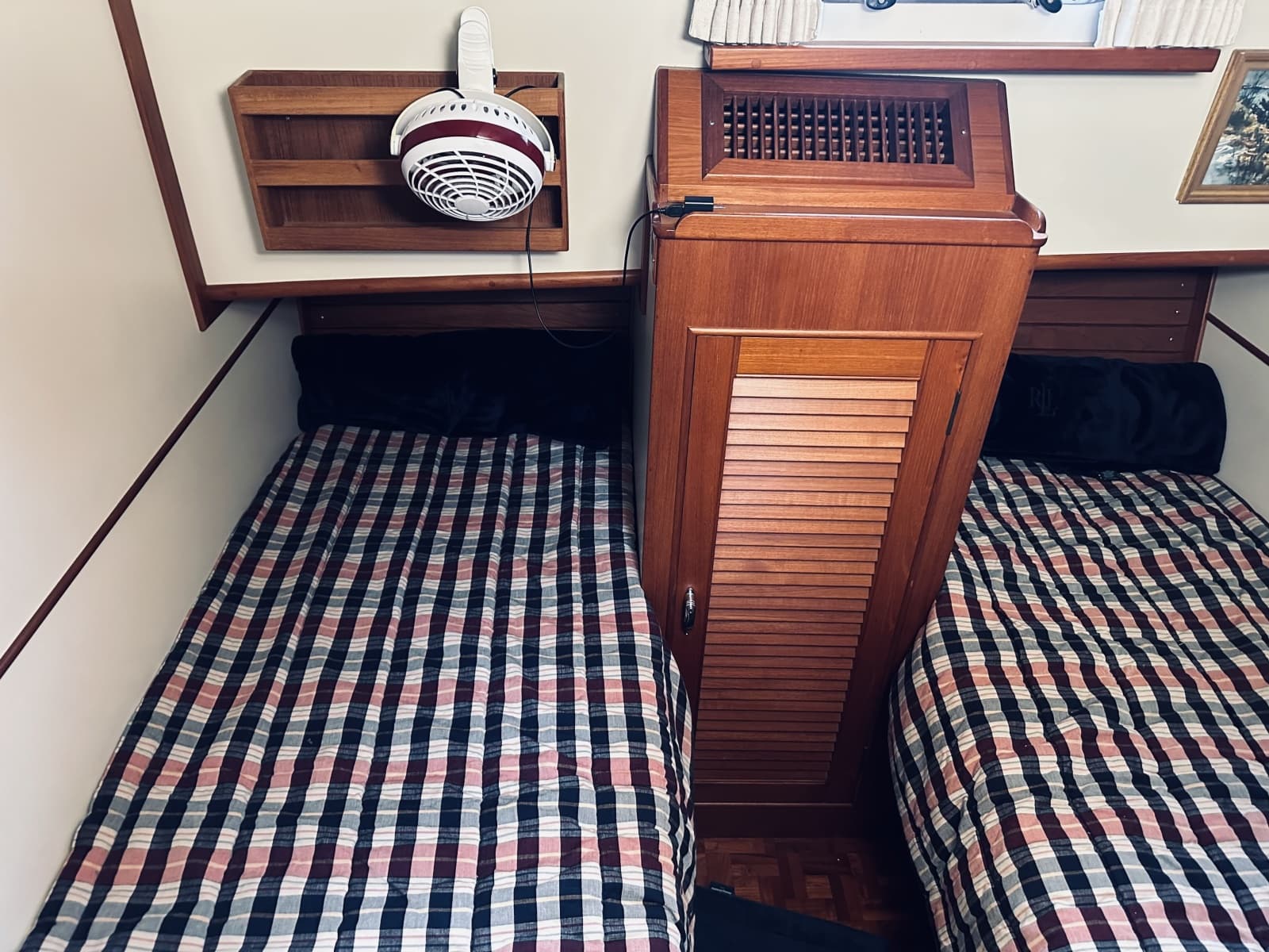 1998 Grand Banks Europa - Photo 46