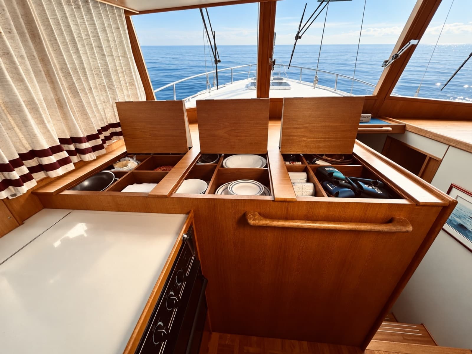 1998 Grand Banks Europa - Photo 13