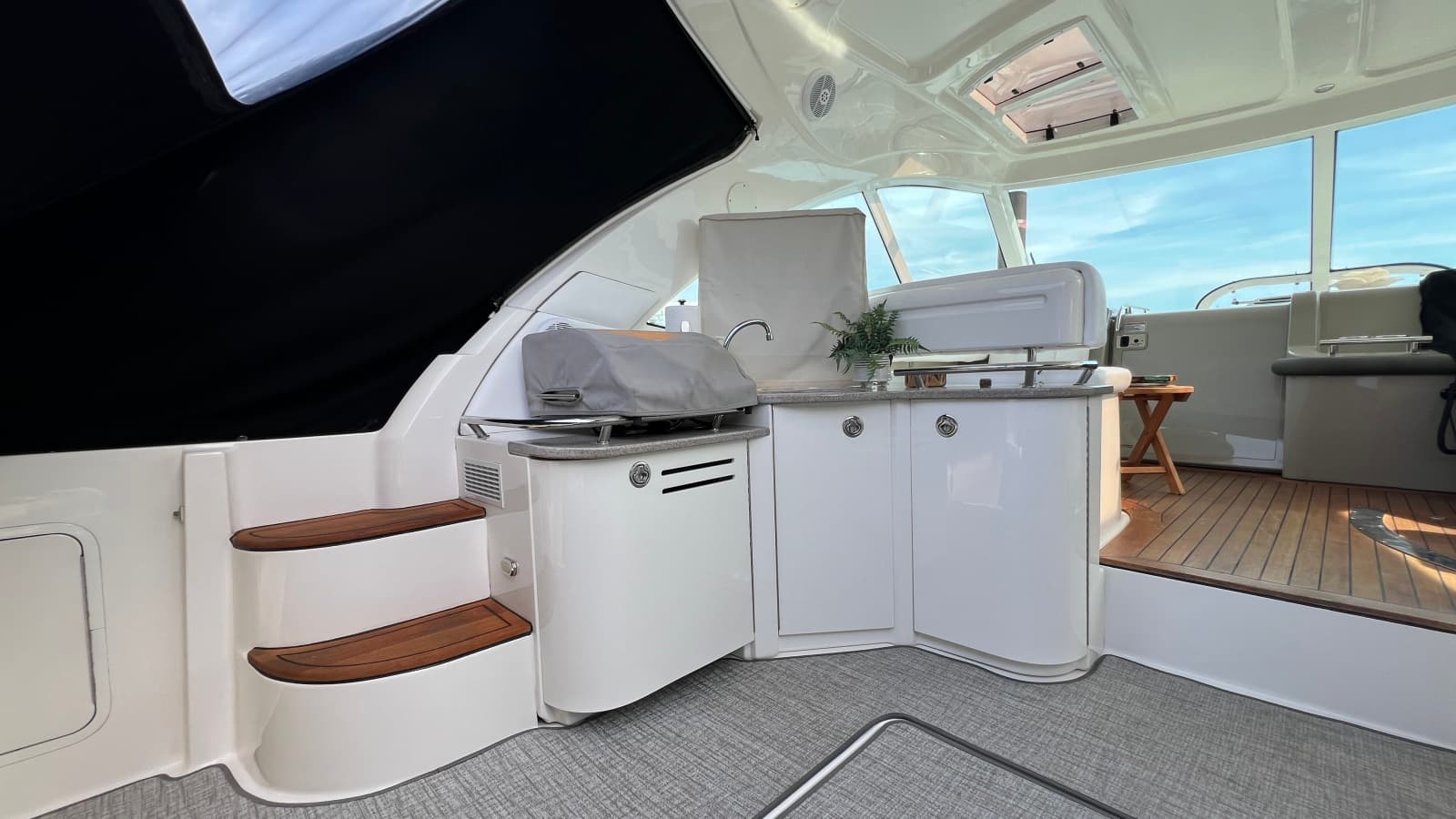 2006 Sea Ray 48 Sundancer - Photo 10