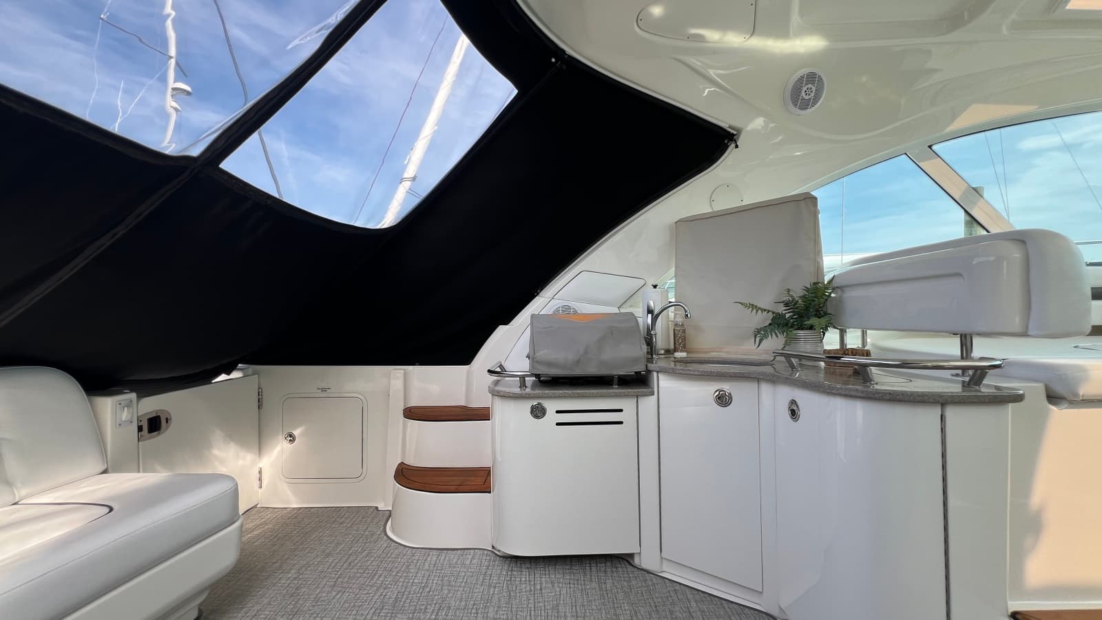 2006 Sea Ray 48 Sundancer - Photo 8