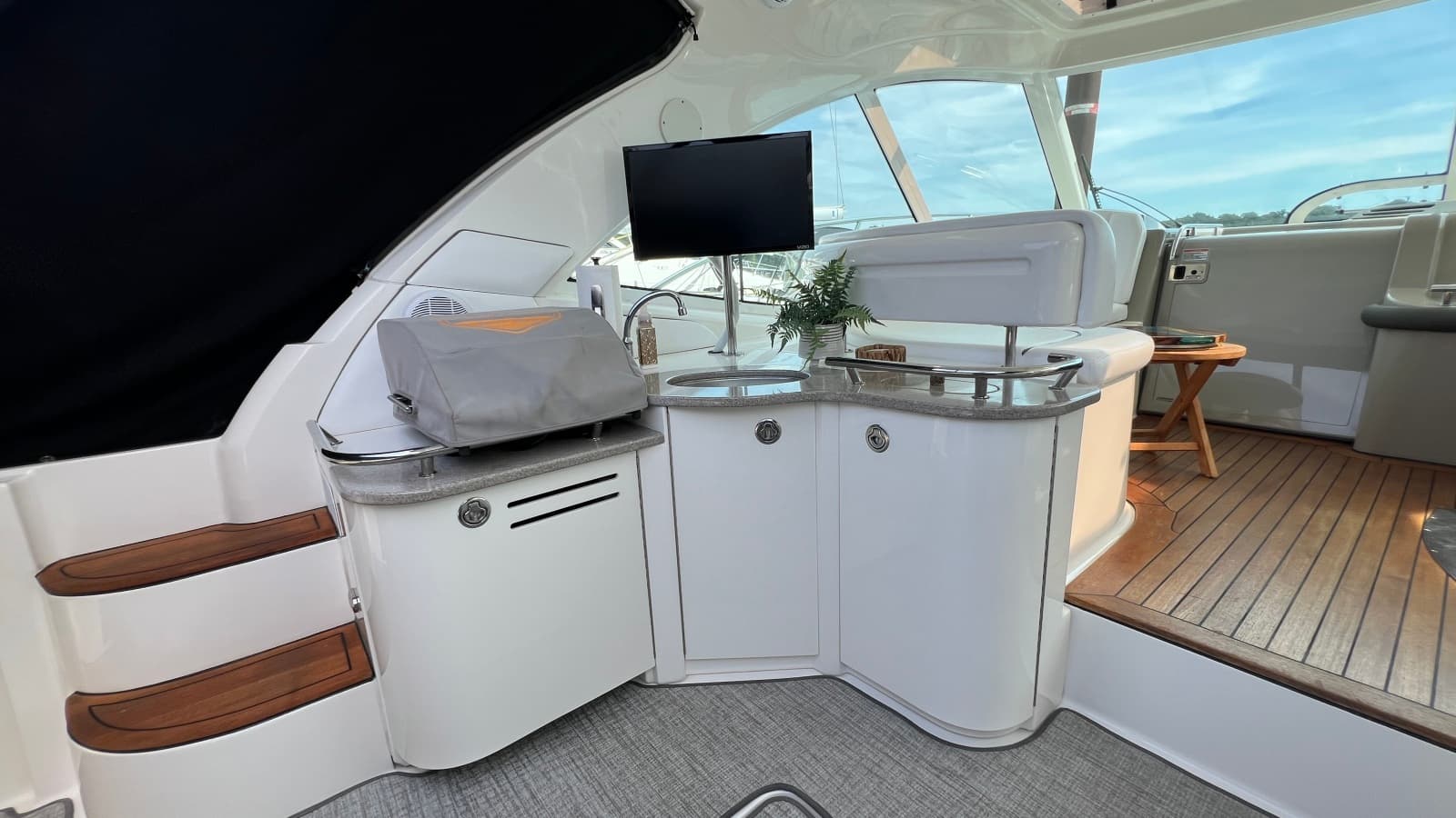 2006 Sea Ray 48 Sundancer - Photo 11