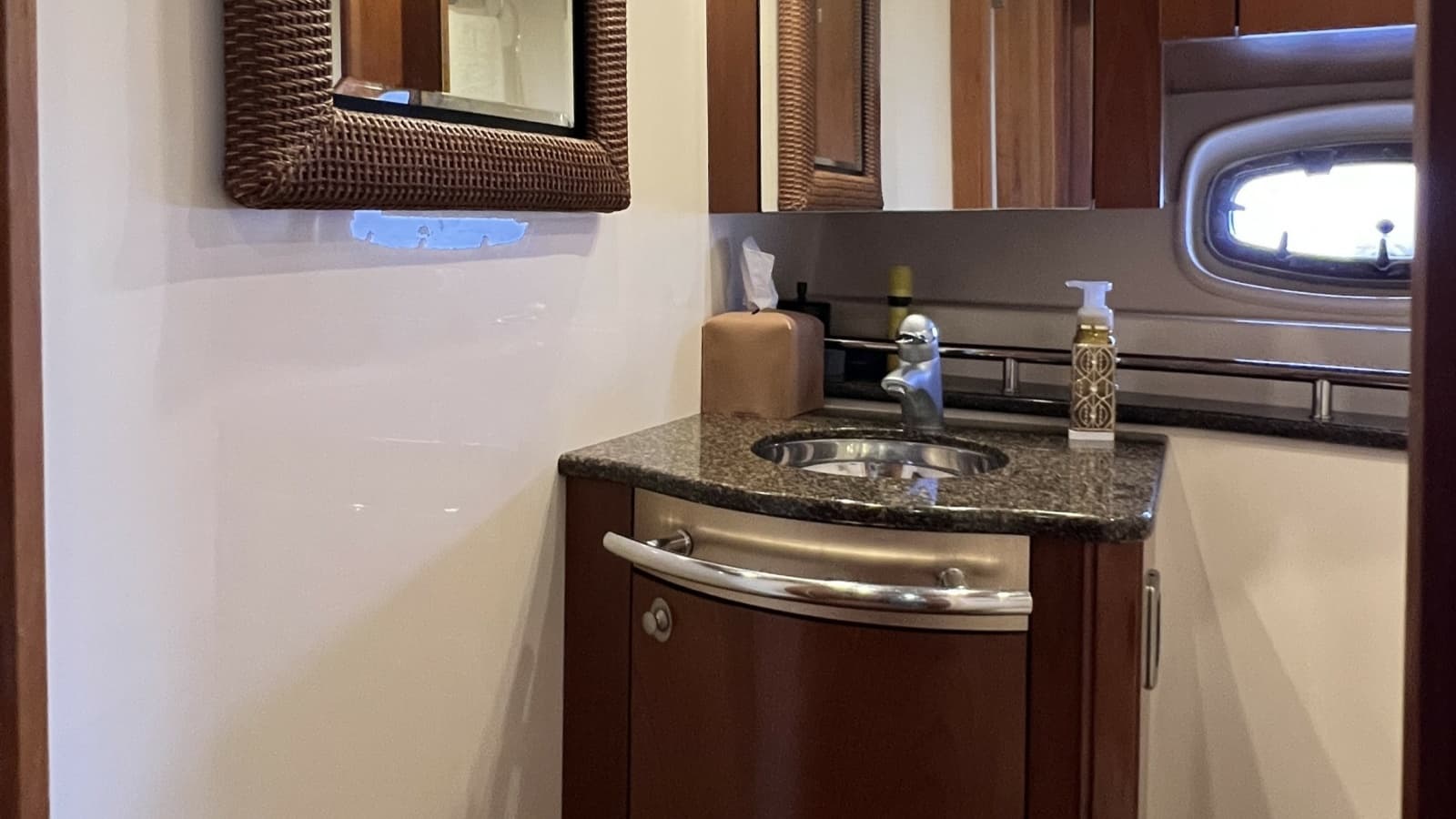 2006 Sea Ray 48 Sundancer - Photo 65
