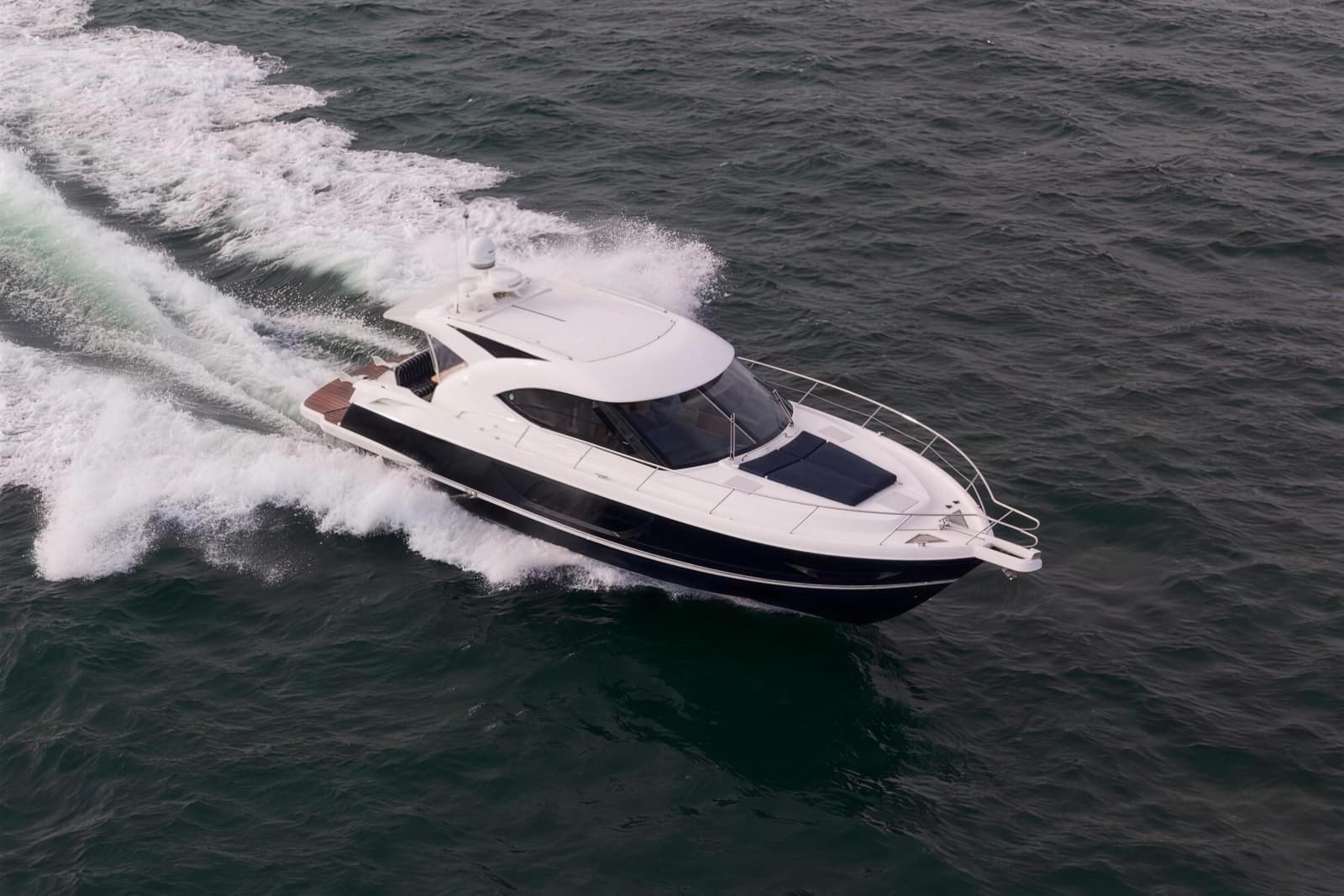 2015 Riviera 4400 Sport Yacht - Photo 32