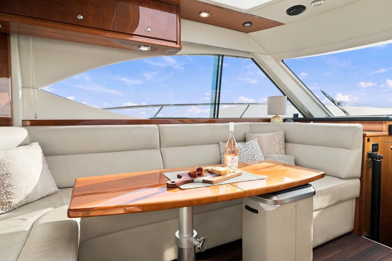 2015 Riviera 4400 Sport Yacht - Photo 20