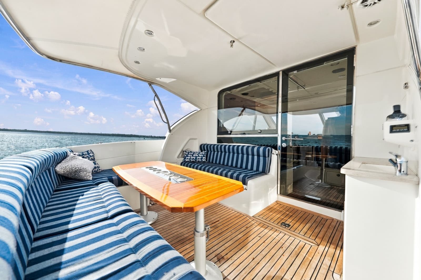 2015 Riviera 4400 Sport Yacht - Photo 10