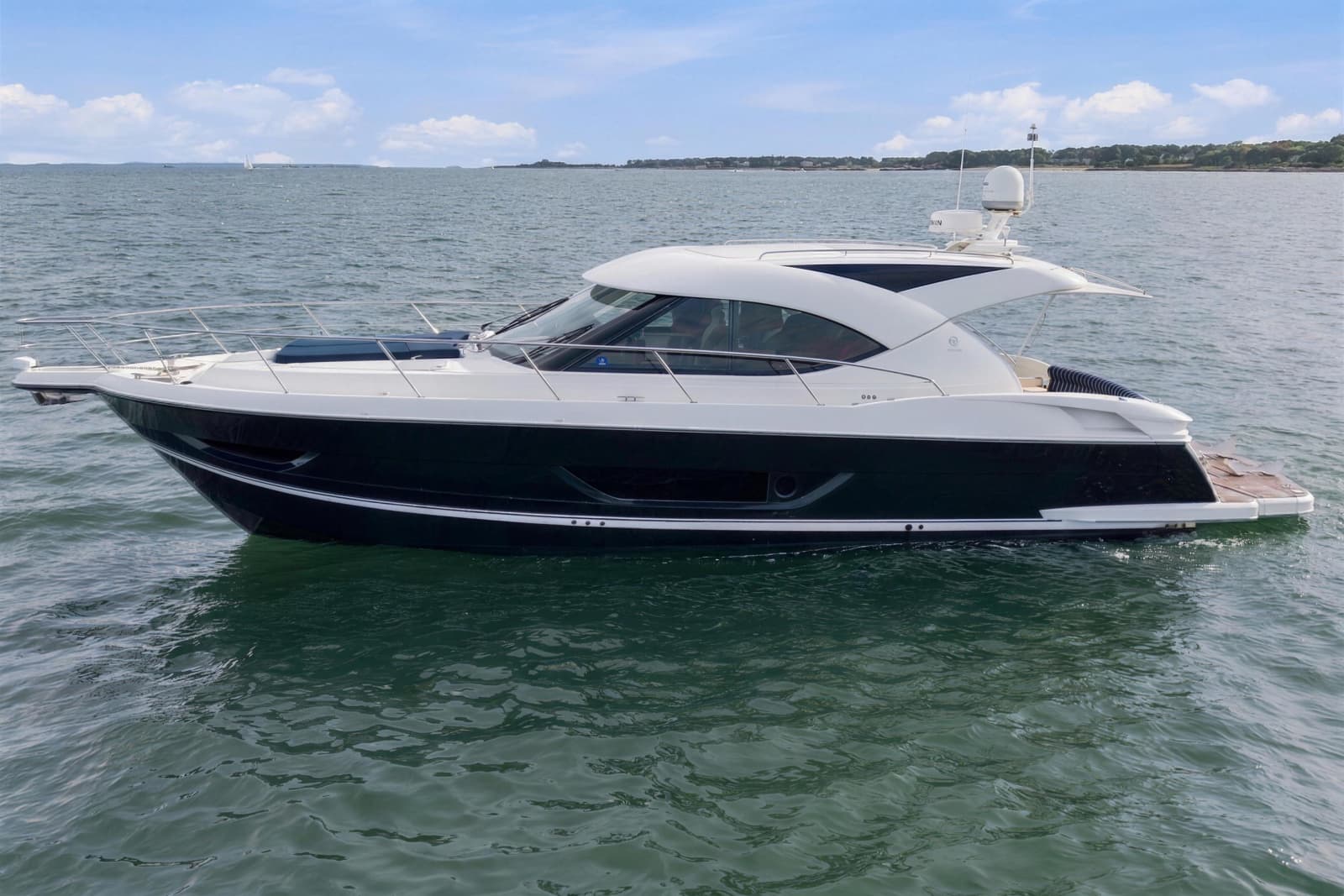 2015 Riviera 4400 Sport Yacht - Photo 1
