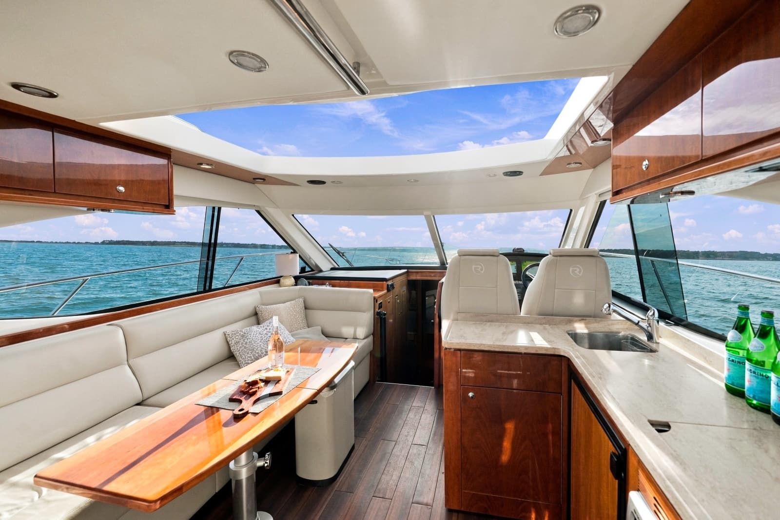 2015 Riviera 4400 Sport Yacht - Photo 17