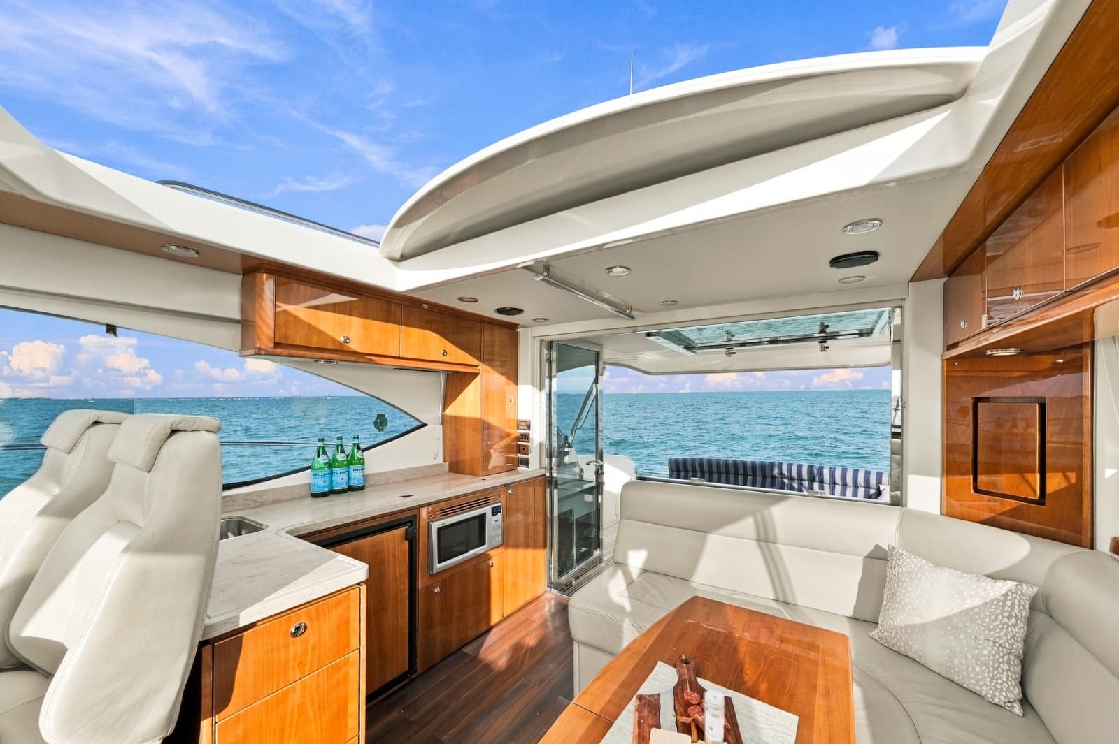 2015 Riviera 4400 Sport Yacht - Photo 15