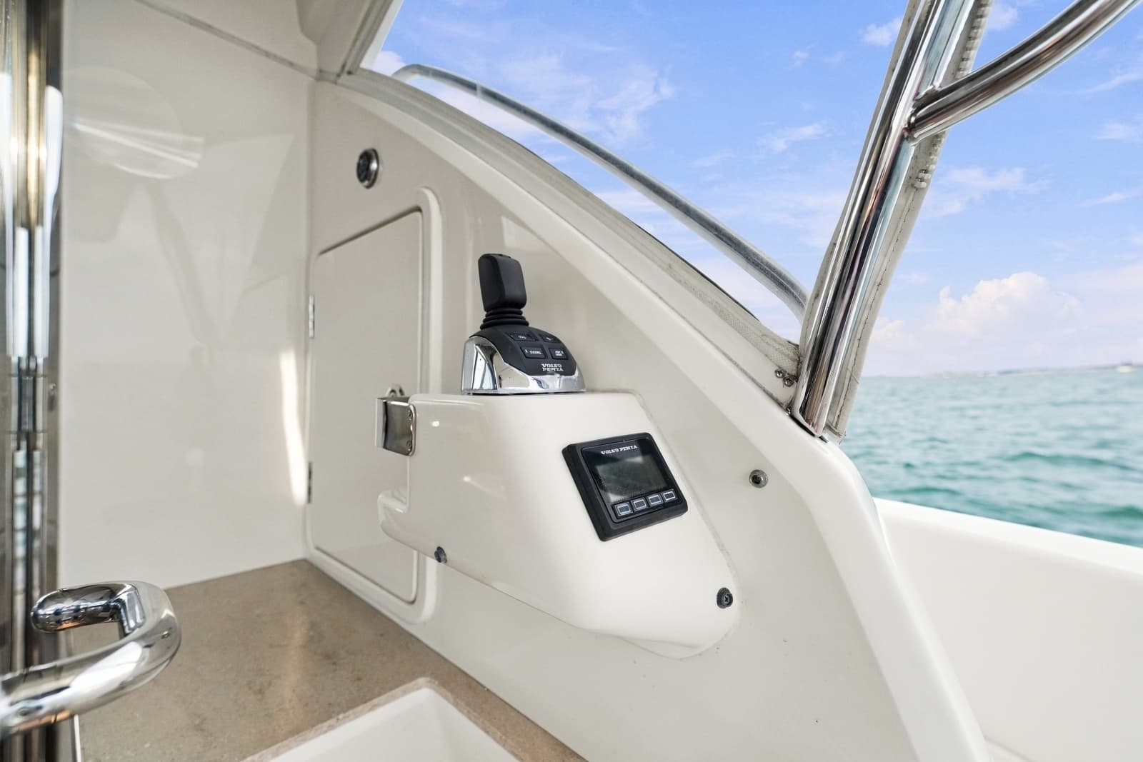 2015 Riviera 4400 Sport Yacht - Photo 12