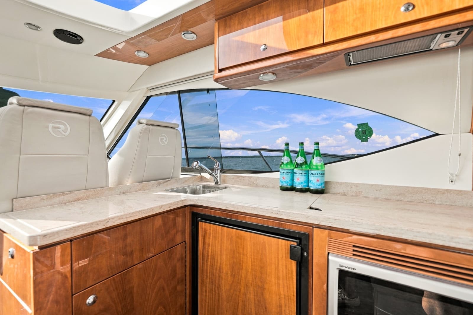 2015 Riviera 4400 Sport Yacht - Photo 16