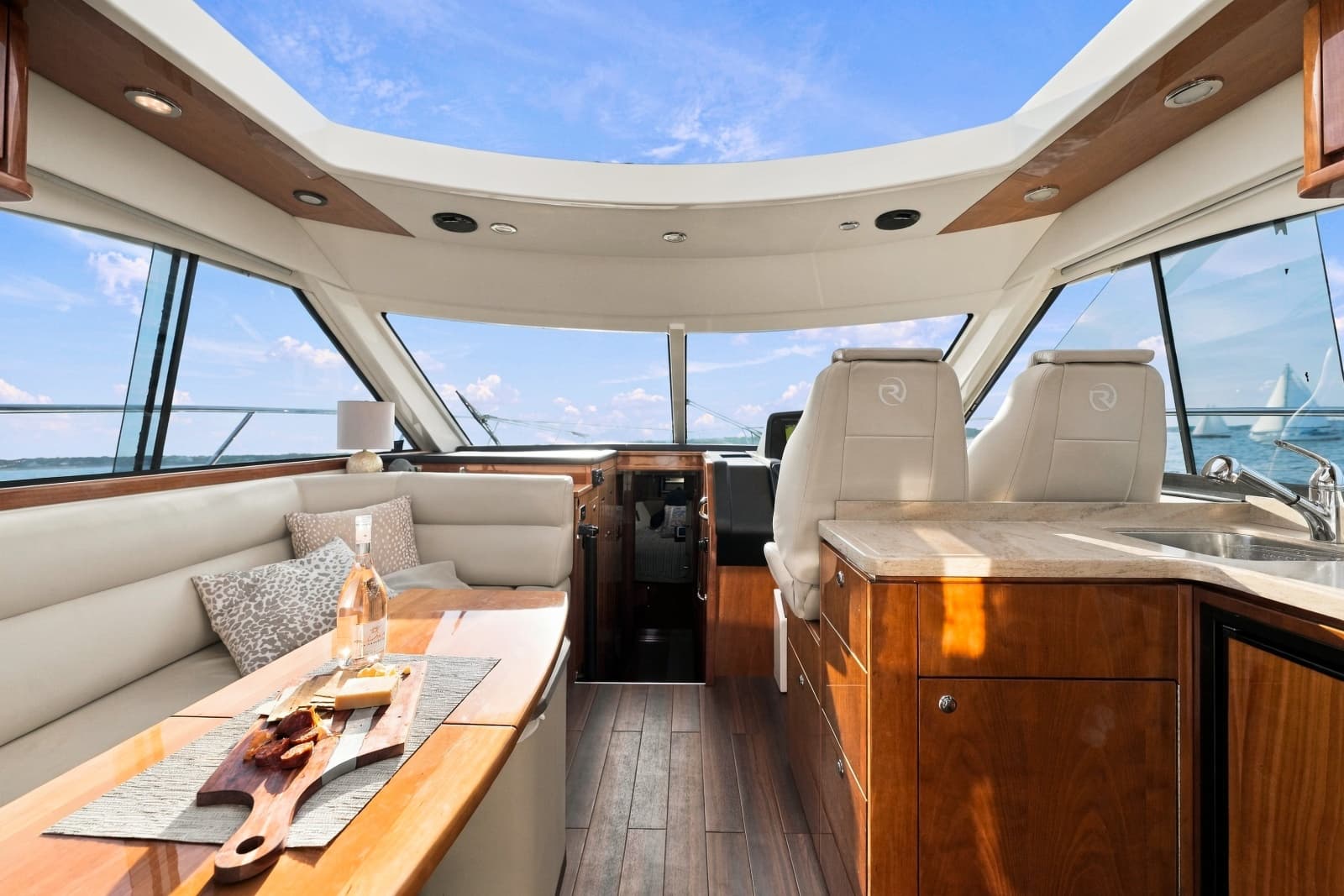 2015 Riviera 4400 Sport Yacht - Photo 18
