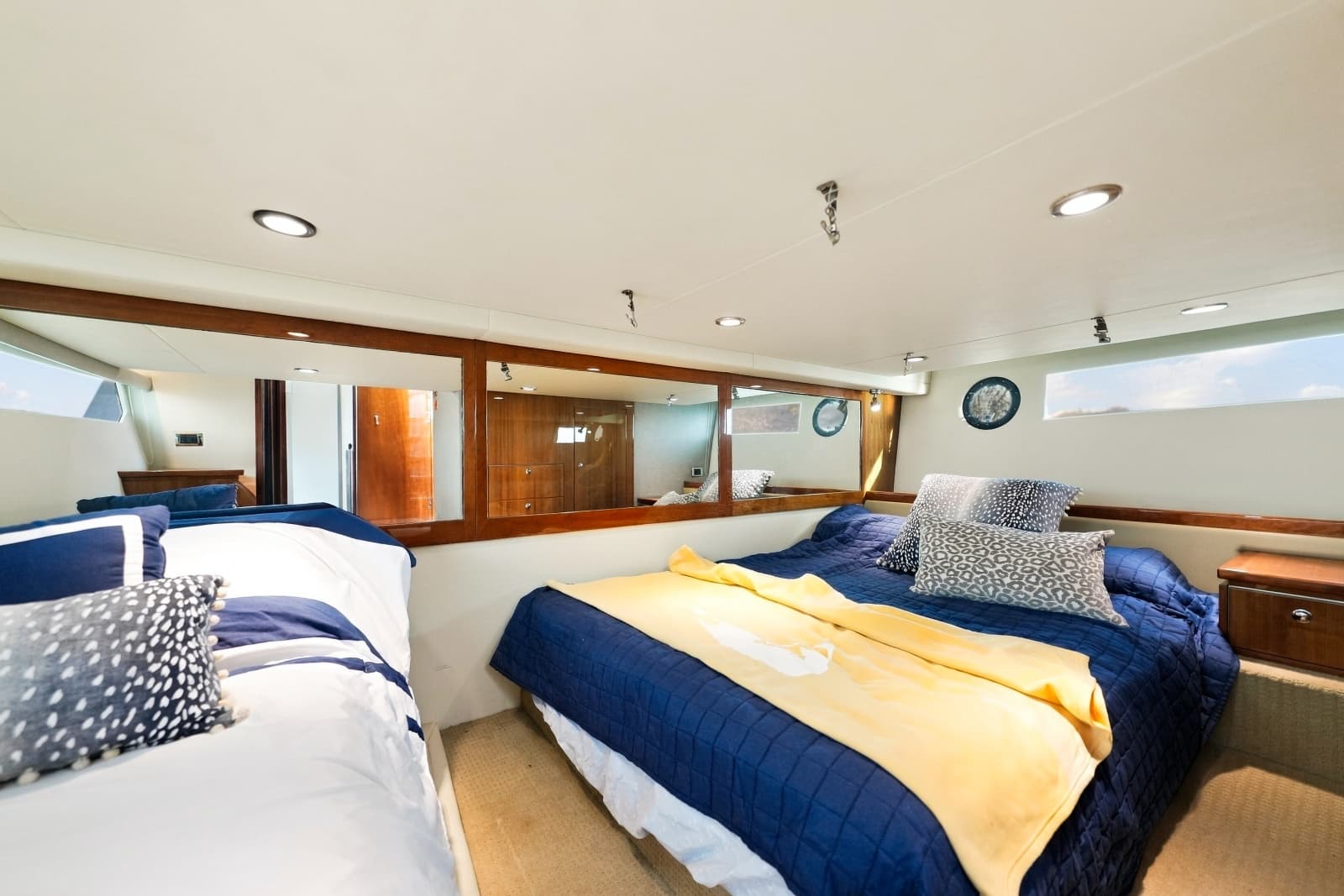 2015 Riviera 4400 Sport Yacht - Photo 27