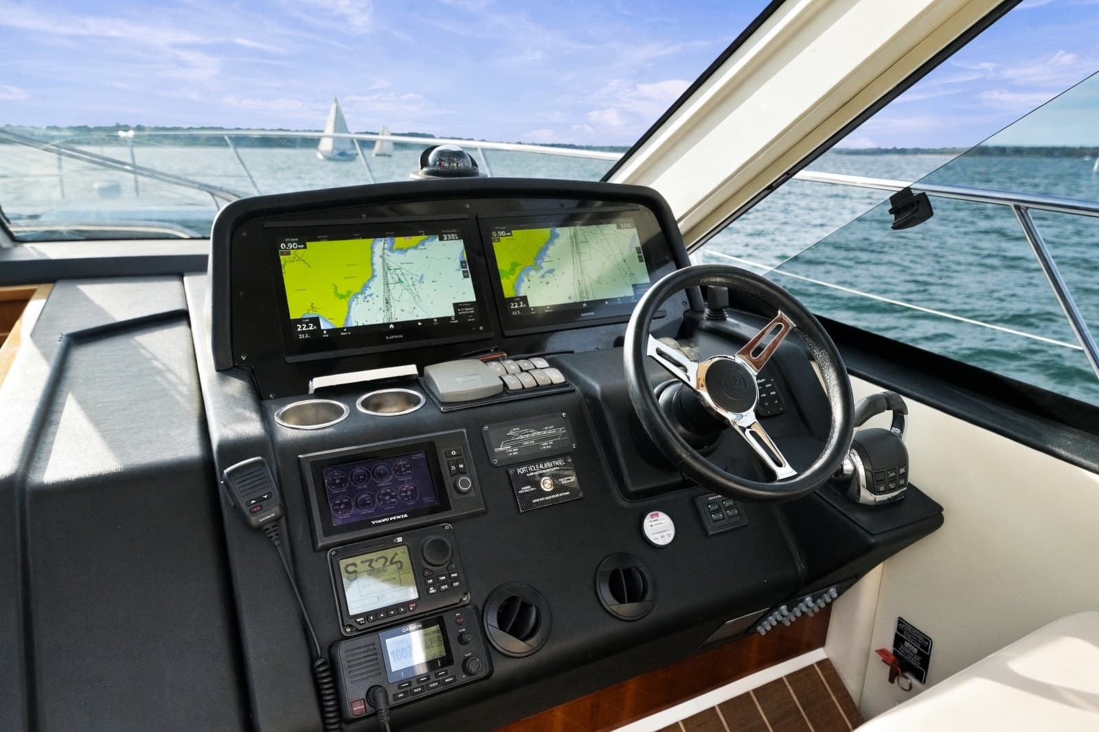 2015 Riviera 4400 Sport Yacht - Photo 23