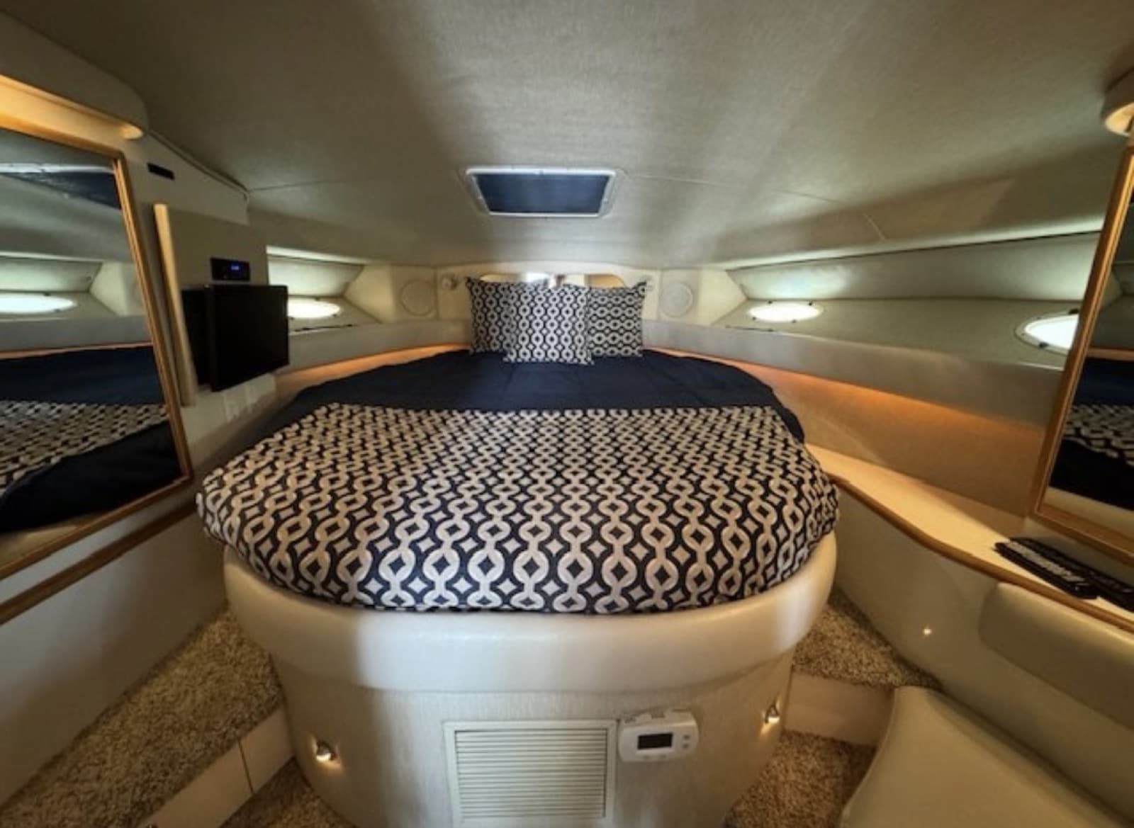 1995 Sea Ray 370 Sundancer - Photo 4