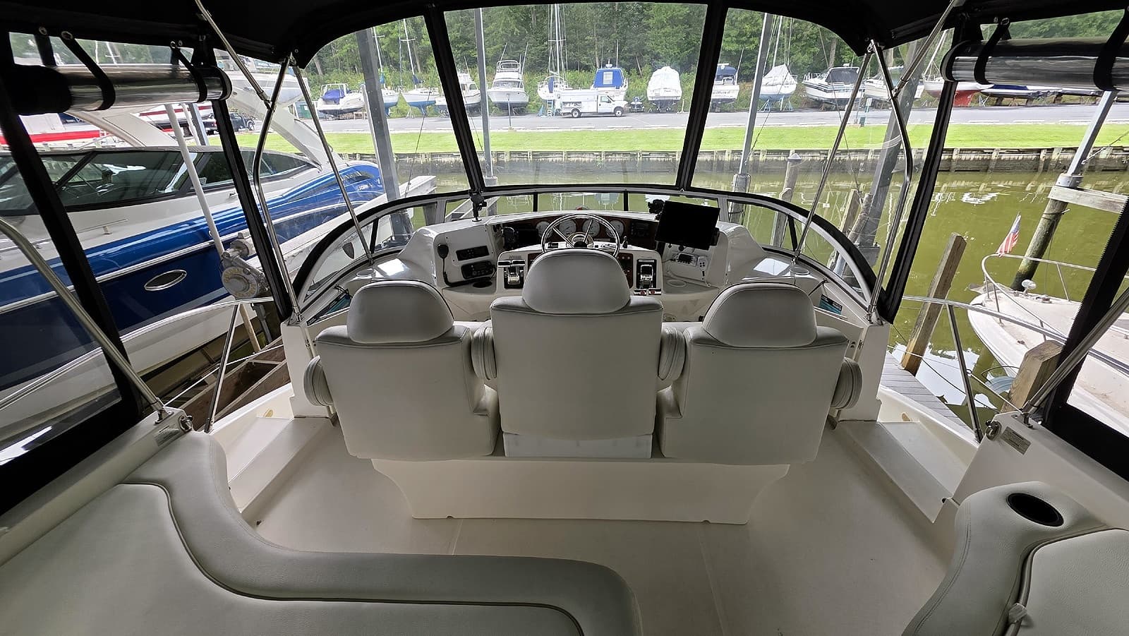 2005 Silverton 39 Motor Yacht - Photo 35