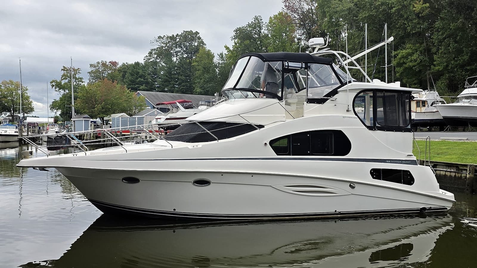 2005 Silverton 39 Motor Yacht - Photo 2