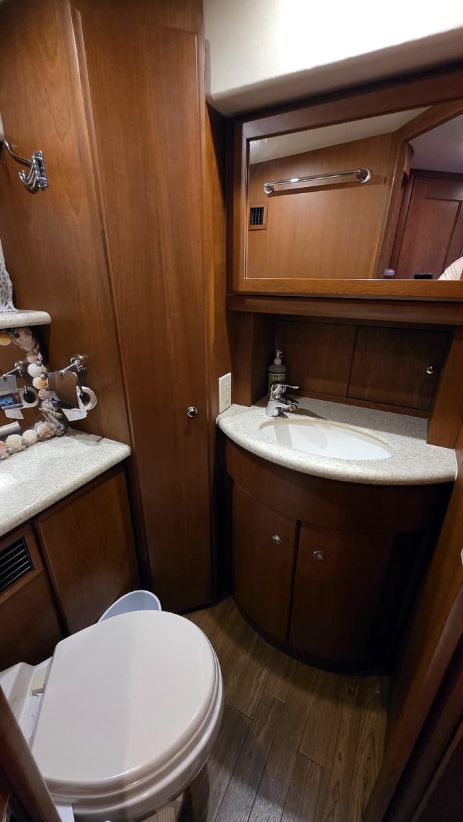 2005 Silverton 39 Motor Yacht - Photo 33