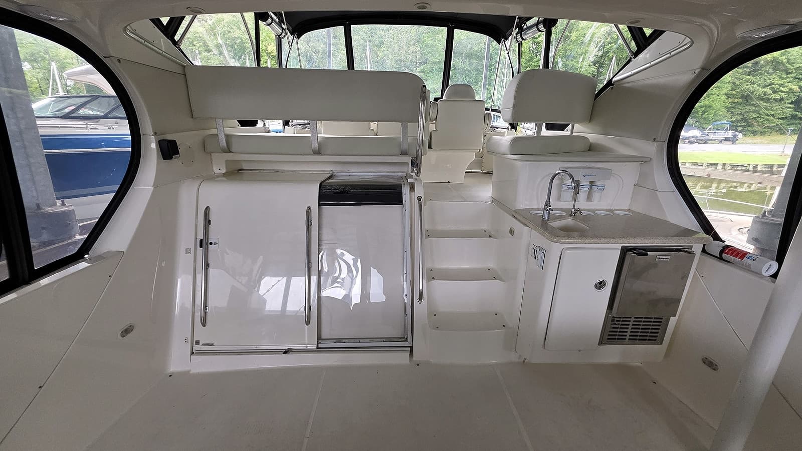 2005 Silverton 39 Motor Yacht - Photo 9
