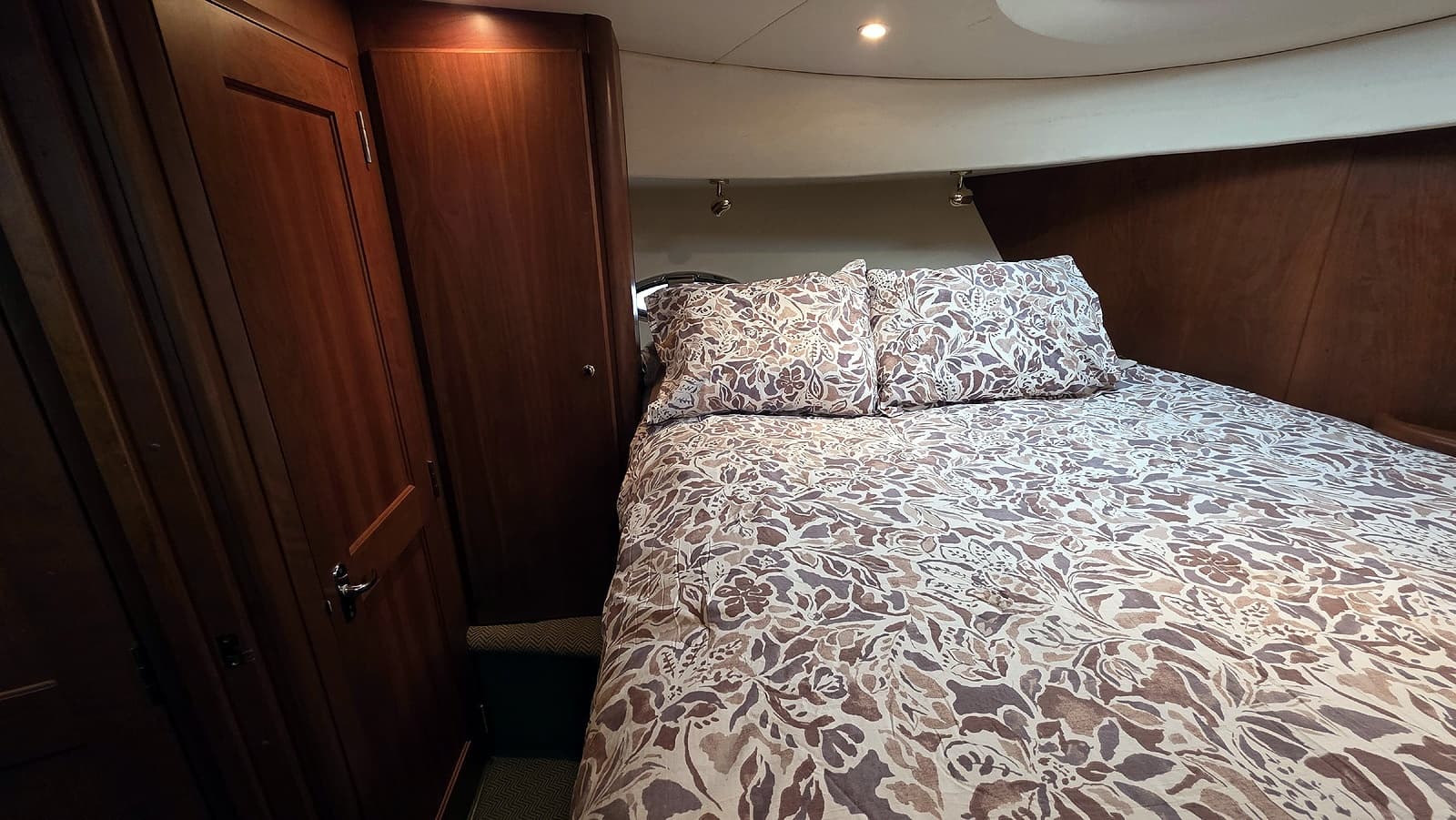 2005 Silverton 39 Motor Yacht - Photo 24