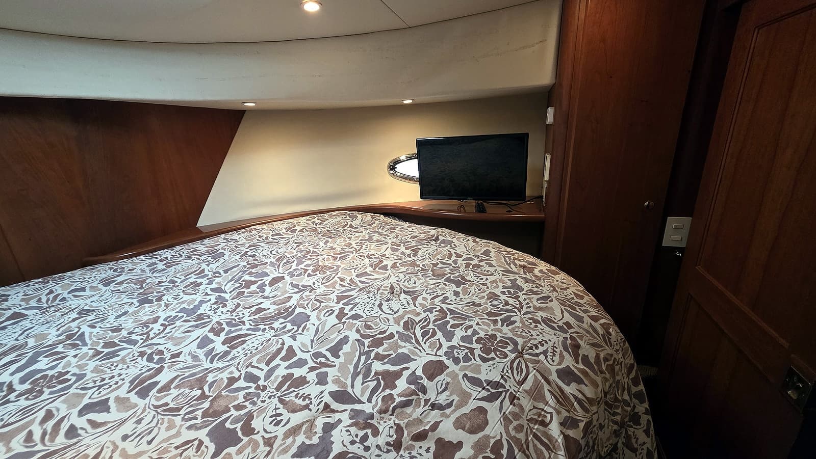 2005 Silverton 39 Motor Yacht - Photo 25