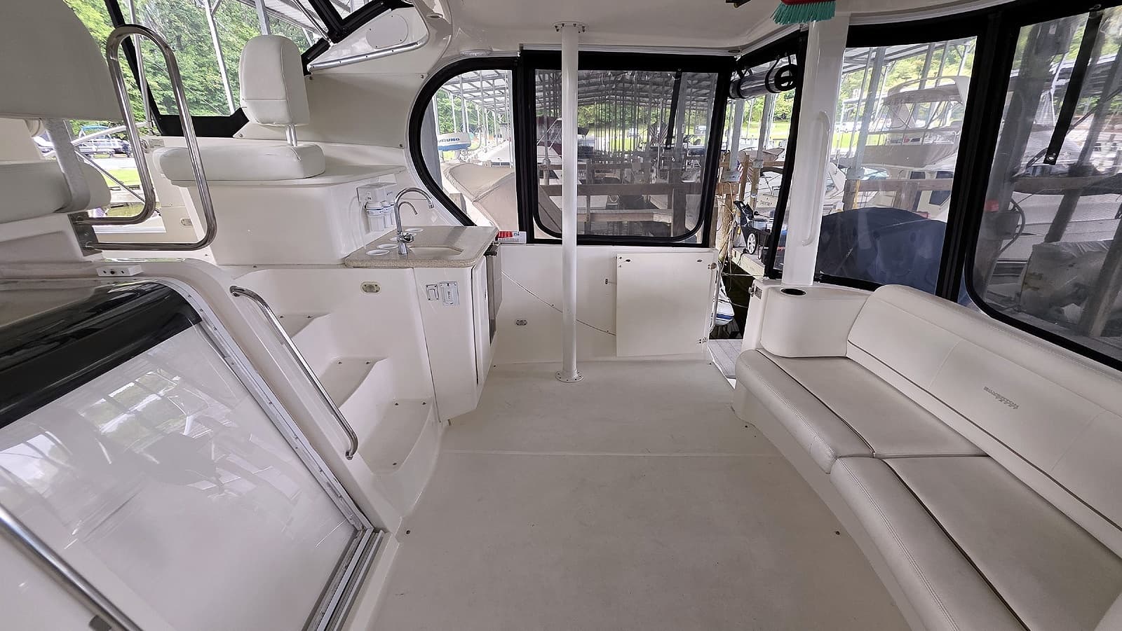 2005 Silverton 39 Motor Yacht - Photo 11