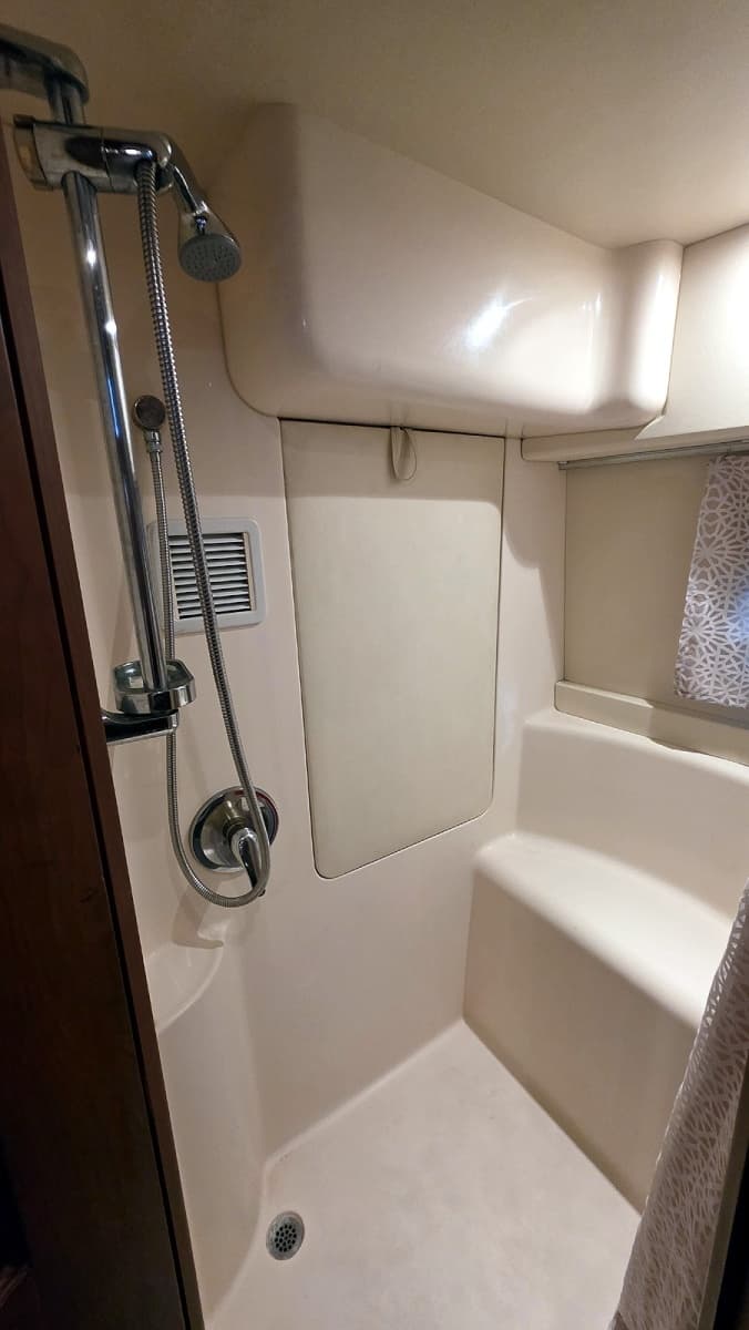 2005 Silverton 39 Motor Yacht - Photo 34