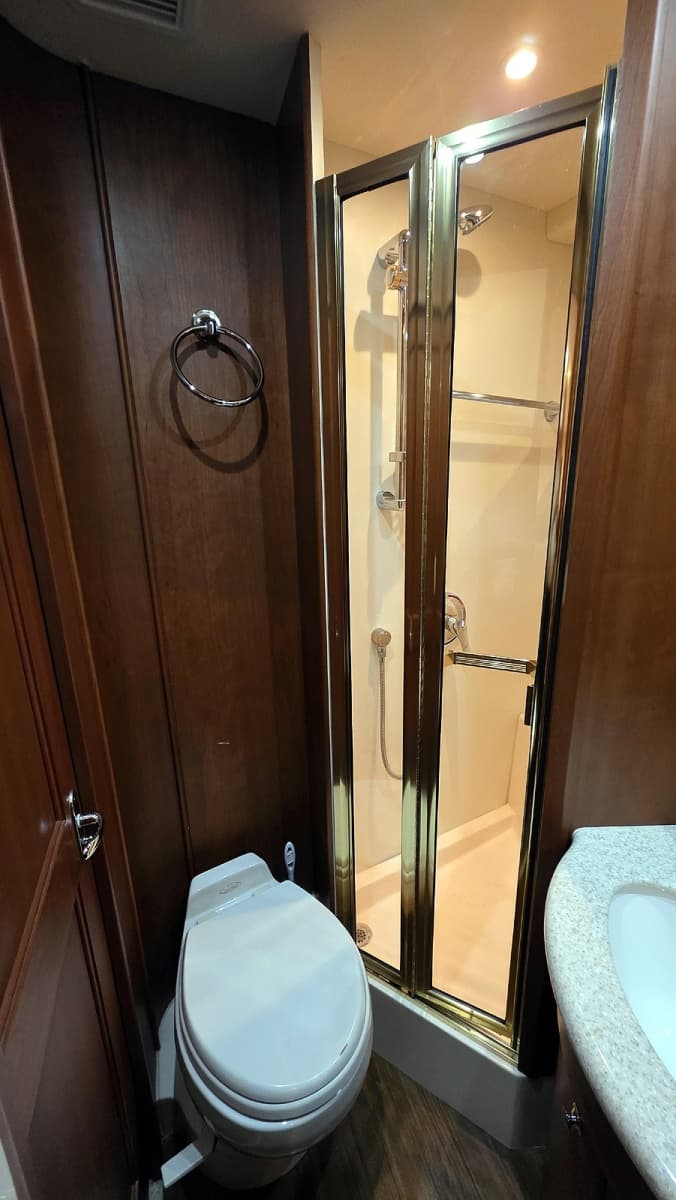 2005 Silverton 39 Motor Yacht - Photo 27