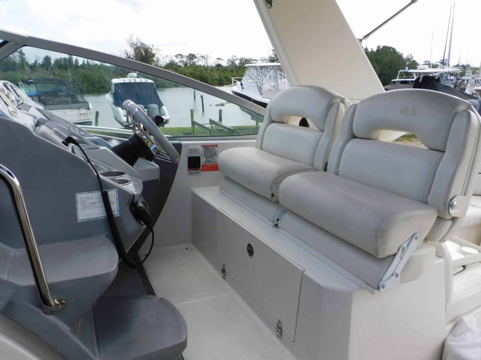 2007 Monterey 330 Sport Yacht - Photo 8