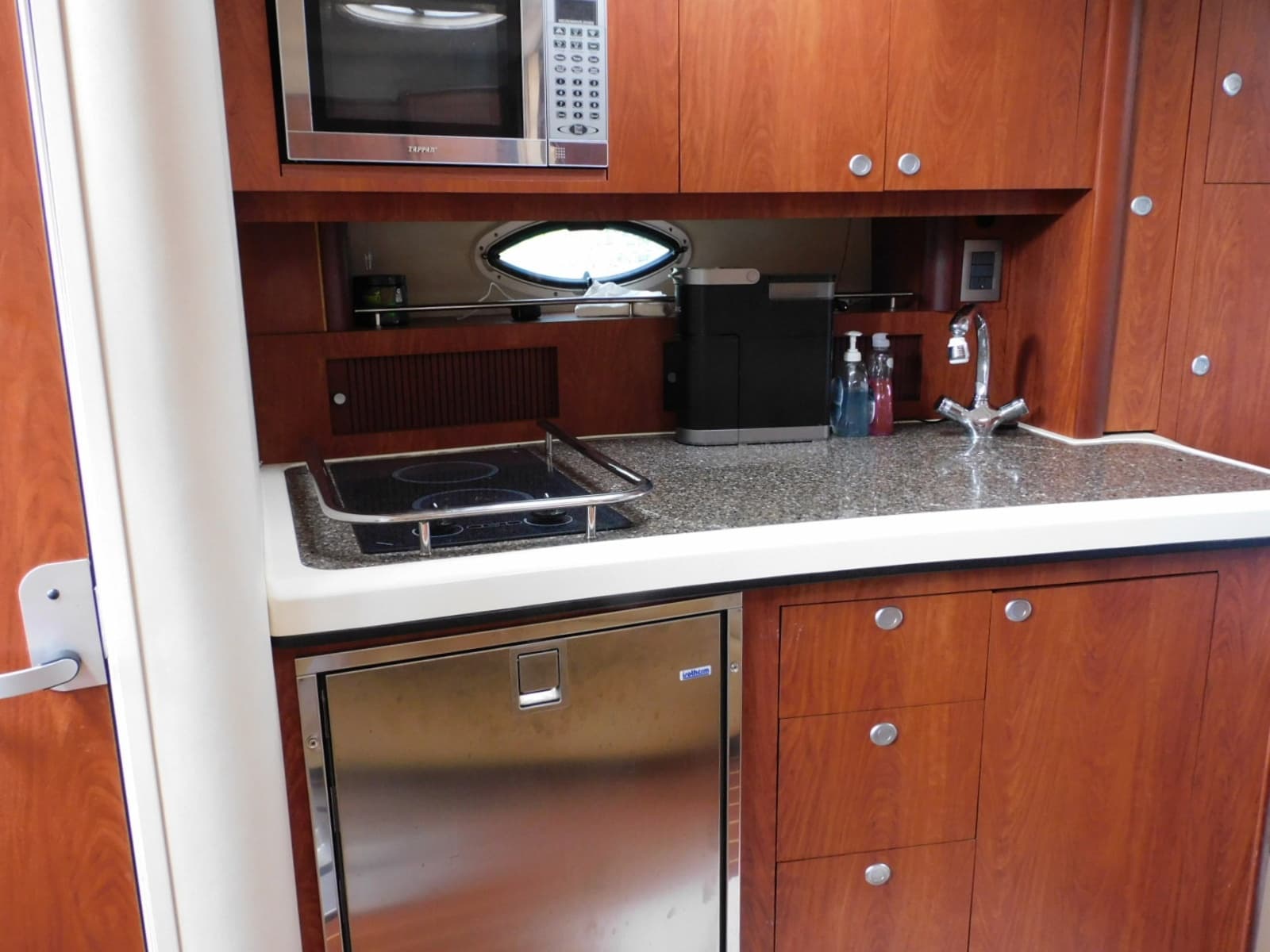 2007 Monterey 330 Sport Yacht - Photo 16