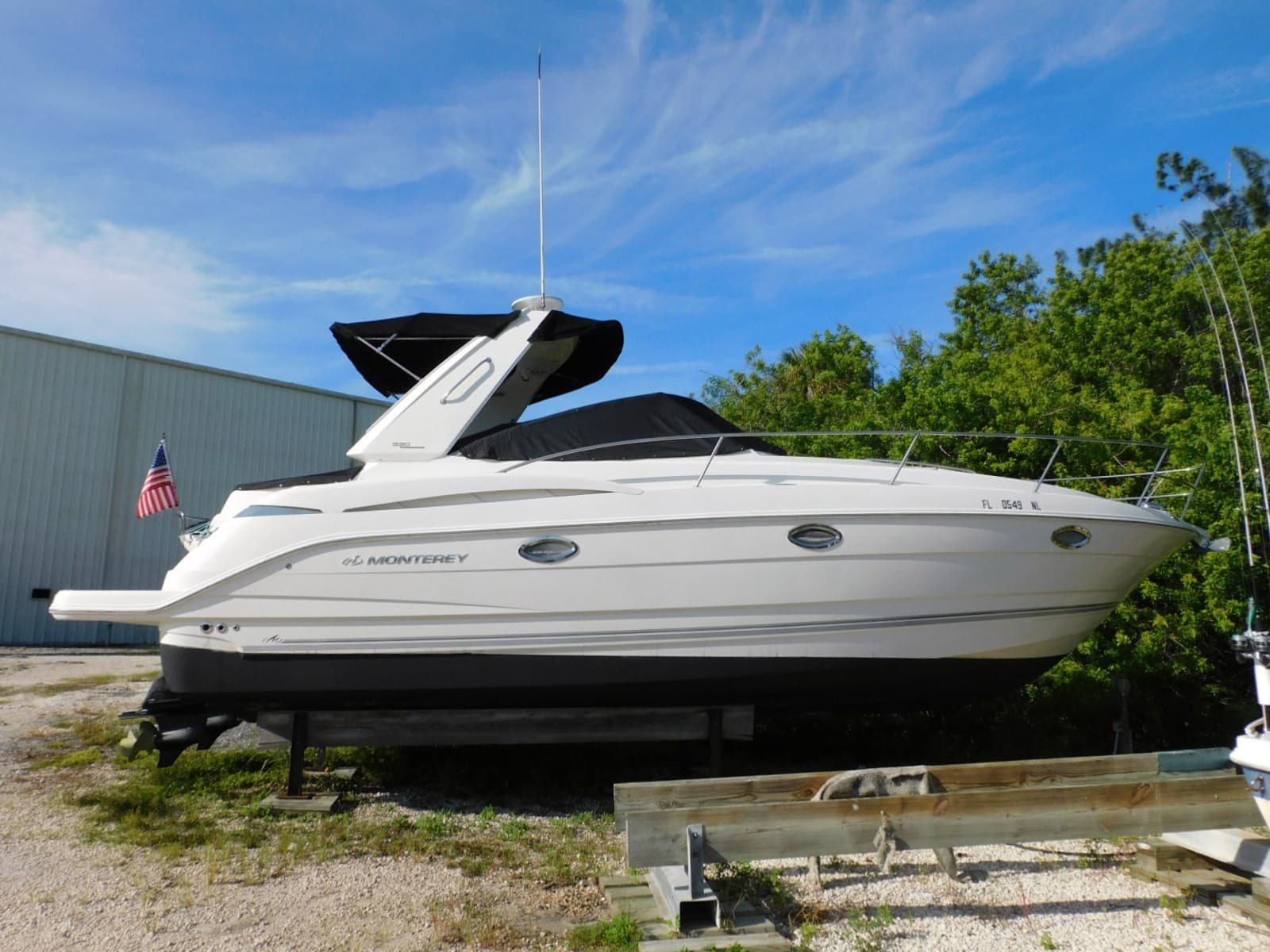 2007 Monterey 330 Sport Yacht - Photo 2