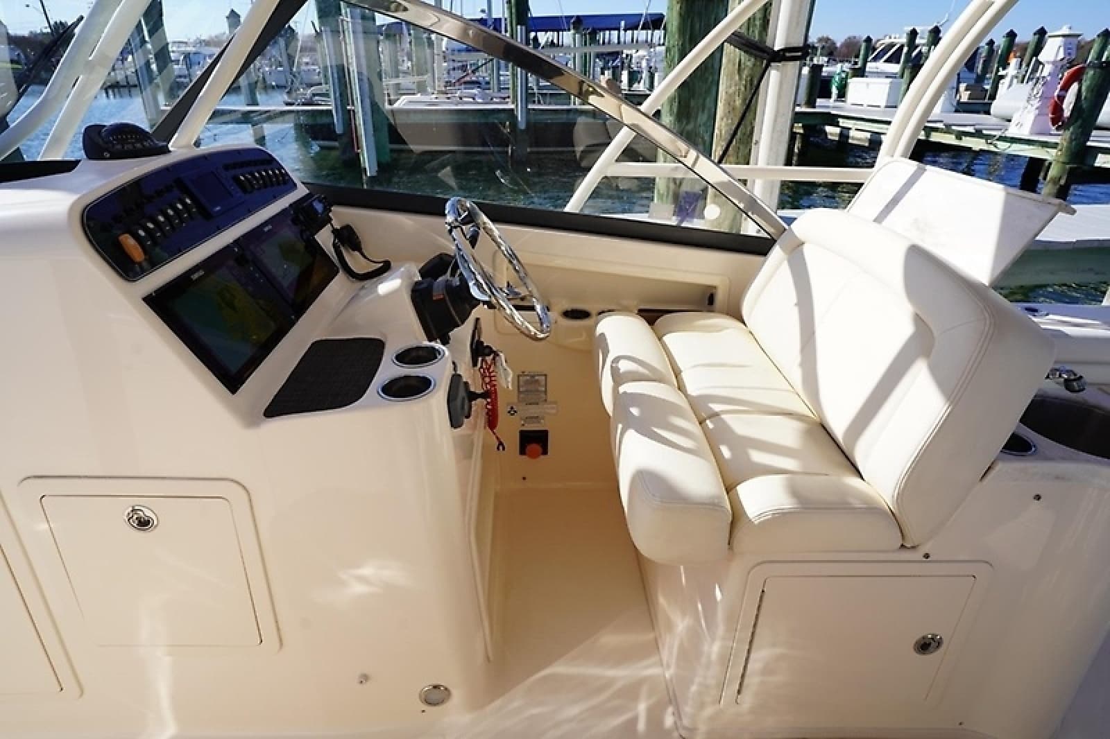 2015 Grady-White Freedom 307 - Photo 14
