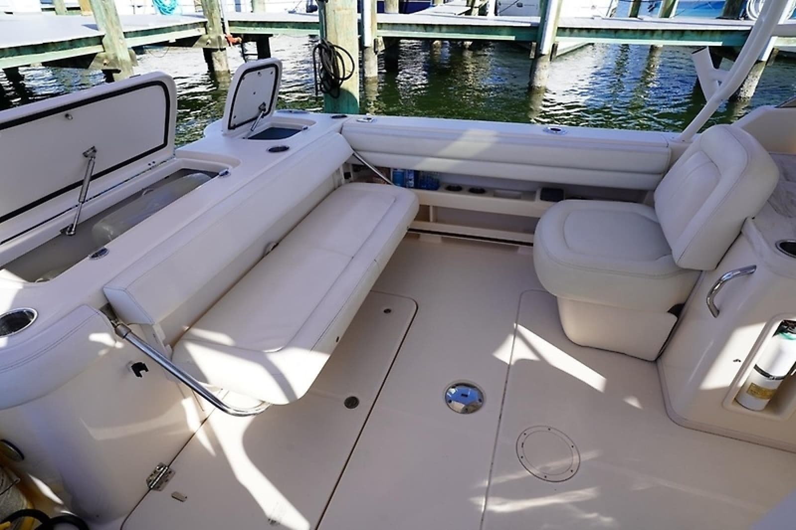 2015 Grady-White Freedom 307 - Photo 16