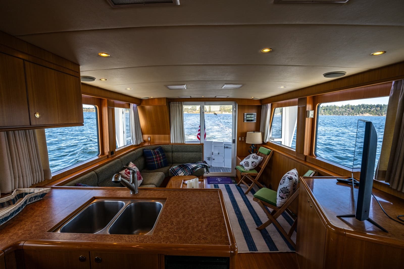 2003 Jefferson 53 Pilothouse - Photo 23