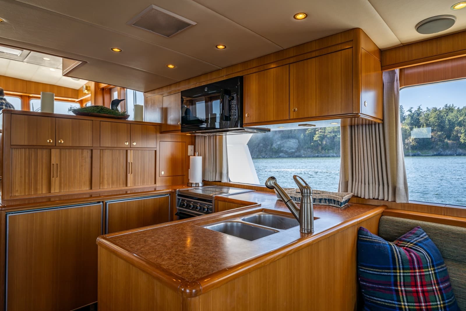 2003 Jefferson 53 Pilothouse - Photo 22