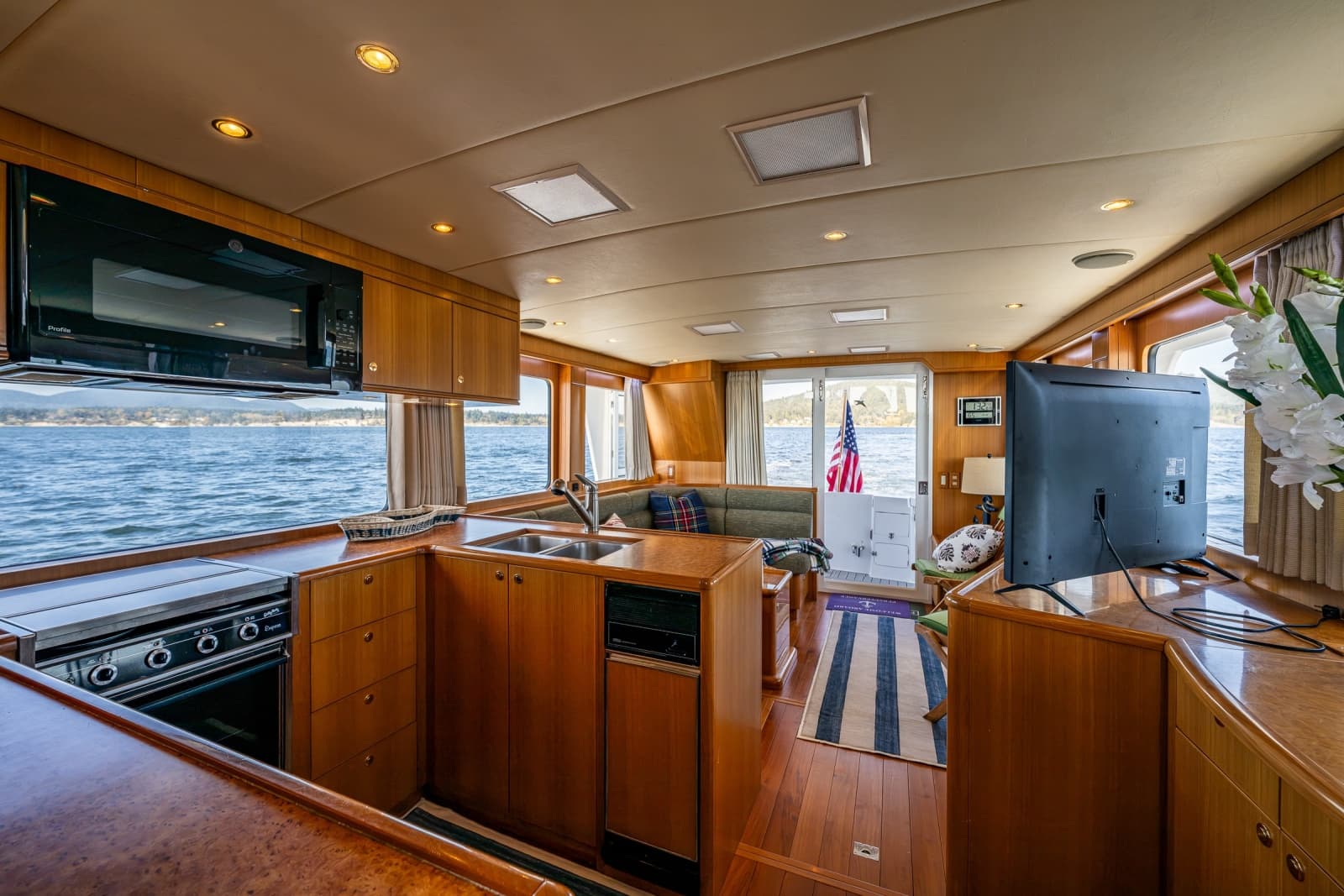 2003 Jefferson 53 Pilothouse - Photo 21