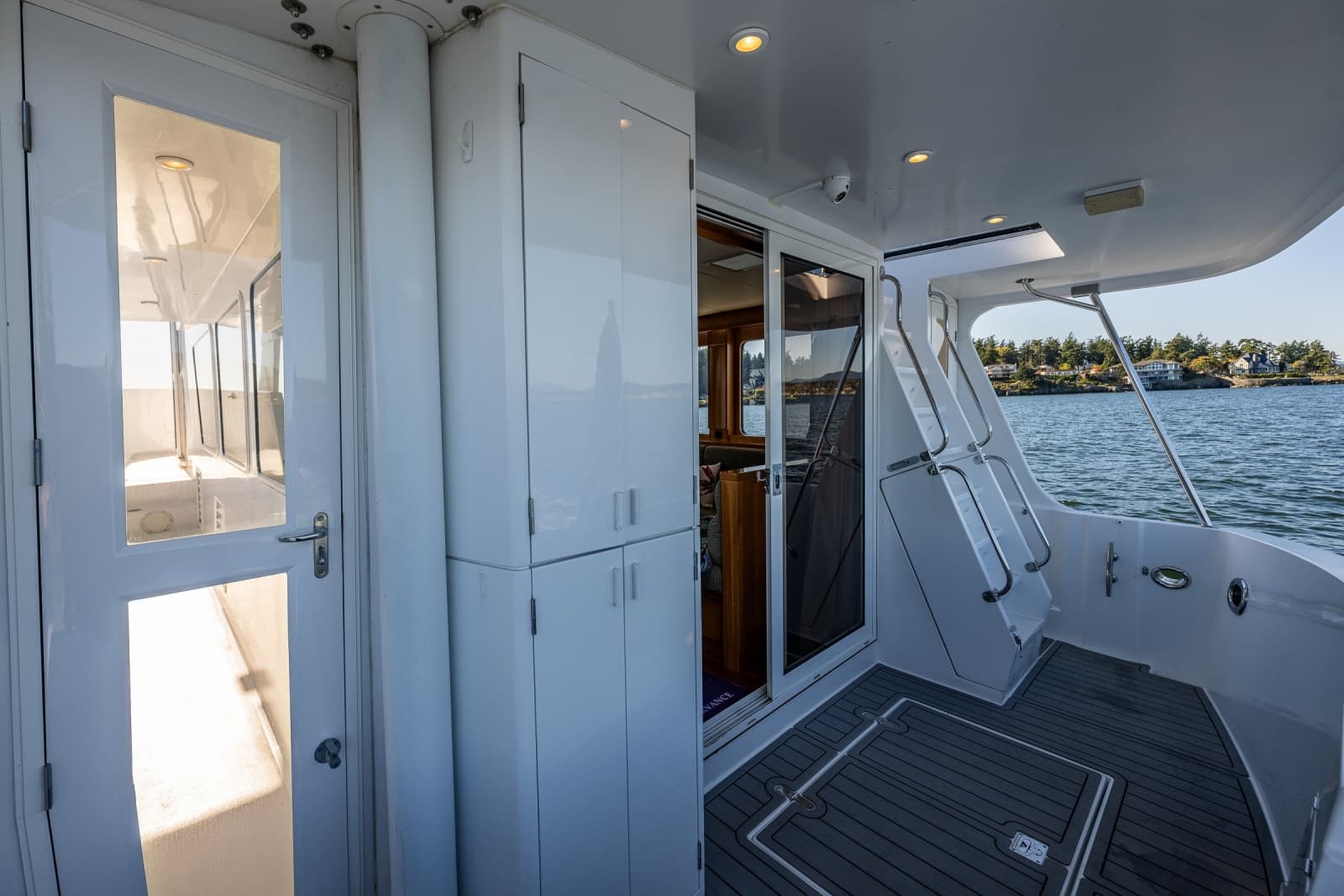 2003 Jefferson 53 Pilothouse - Photo 32