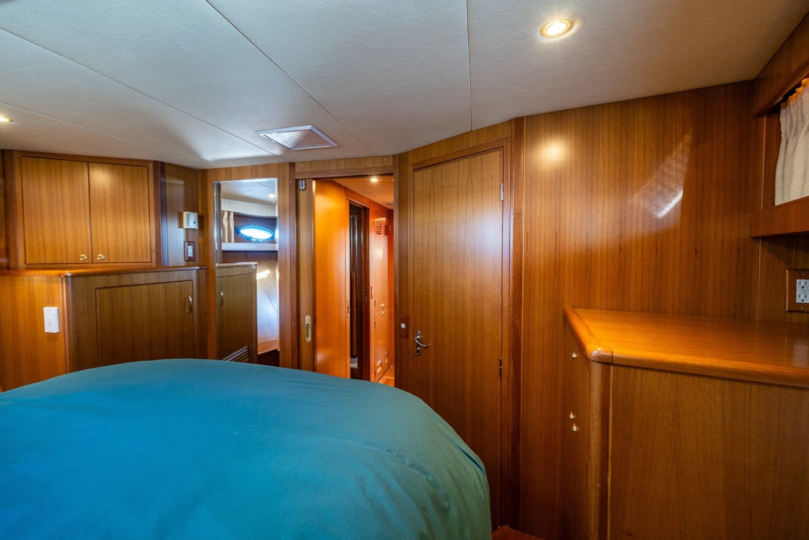 2003 Jefferson 53 Pilothouse - Photo 25