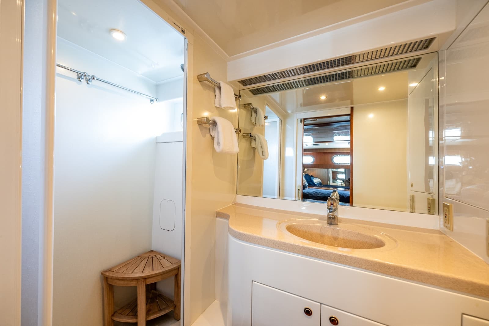 2003 Jefferson 53 Pilothouse - Photo 30