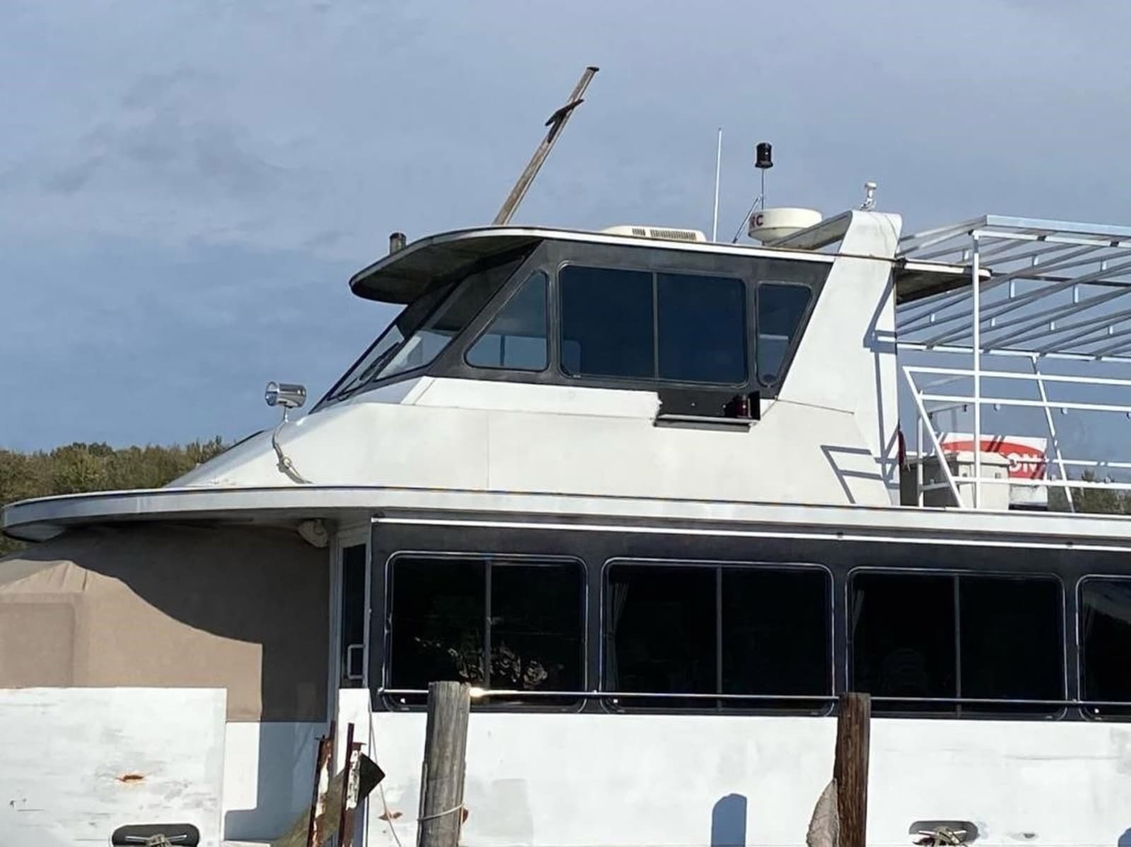 1998 Skipperliner 7300 Motor Yacht - Photo 3