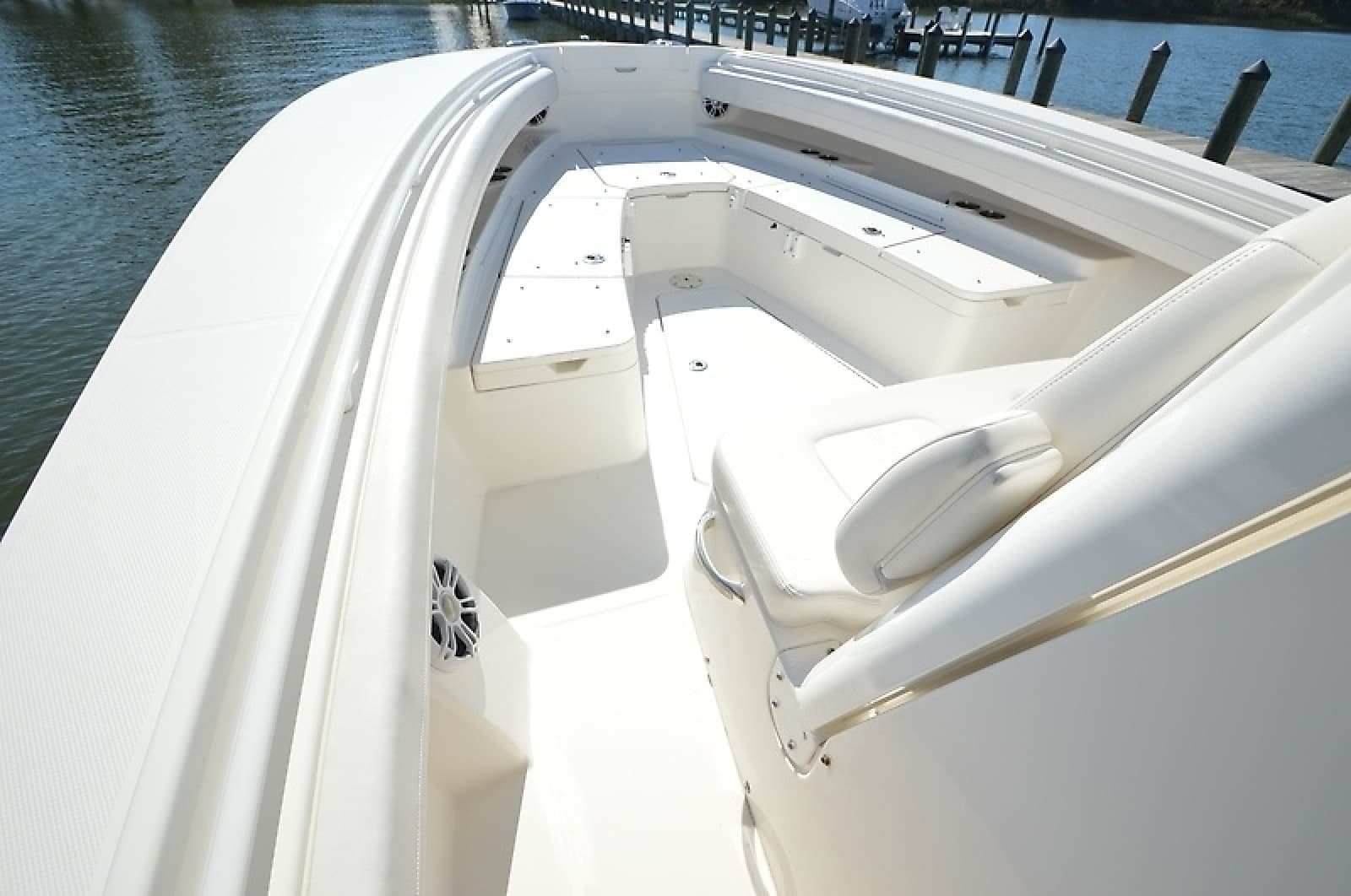 2023 Regulator 28 Forward Seating - Photo 37