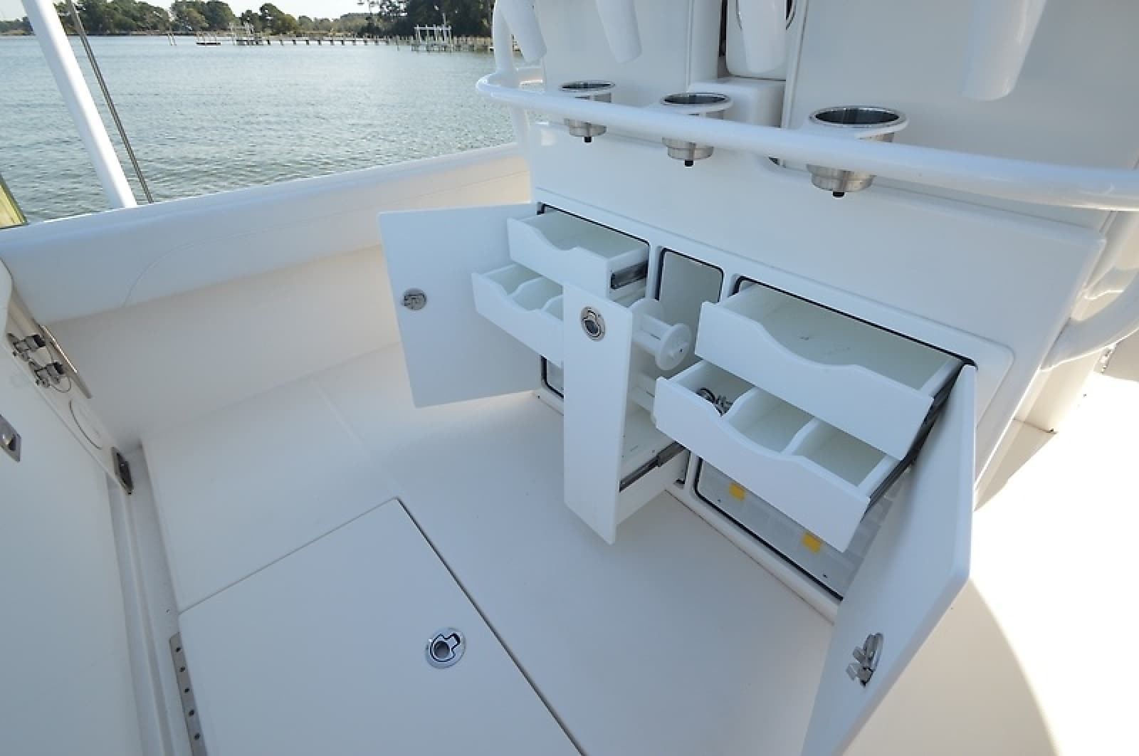 2023 Regulator 28 Forward Seating - Photo 20