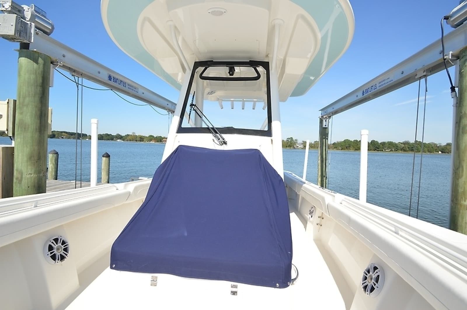 2023 Regulator 28 Forward Seating - Photo 11