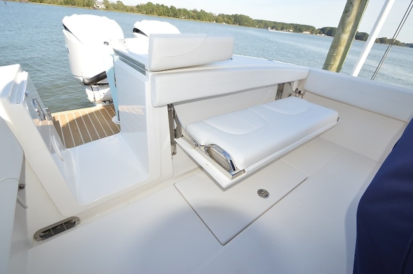 2023 Regulator 28 Forward Seating - Photo 10