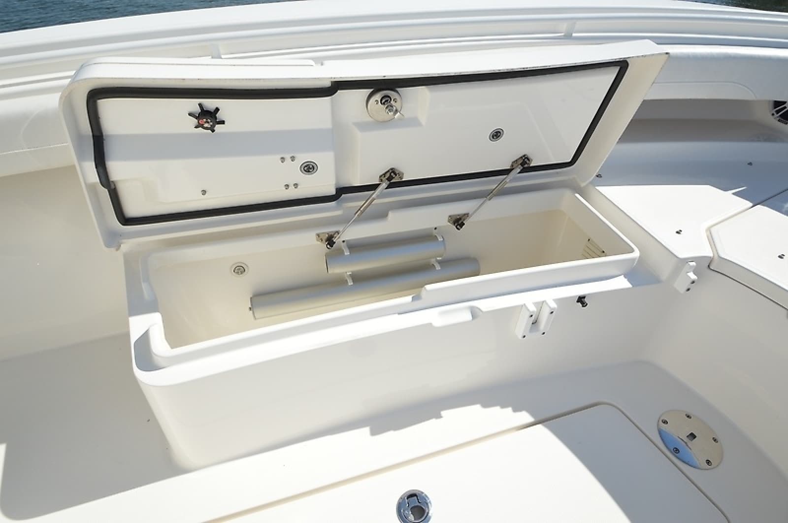 2023 Regulator 28 Forward Seating - Photo 43