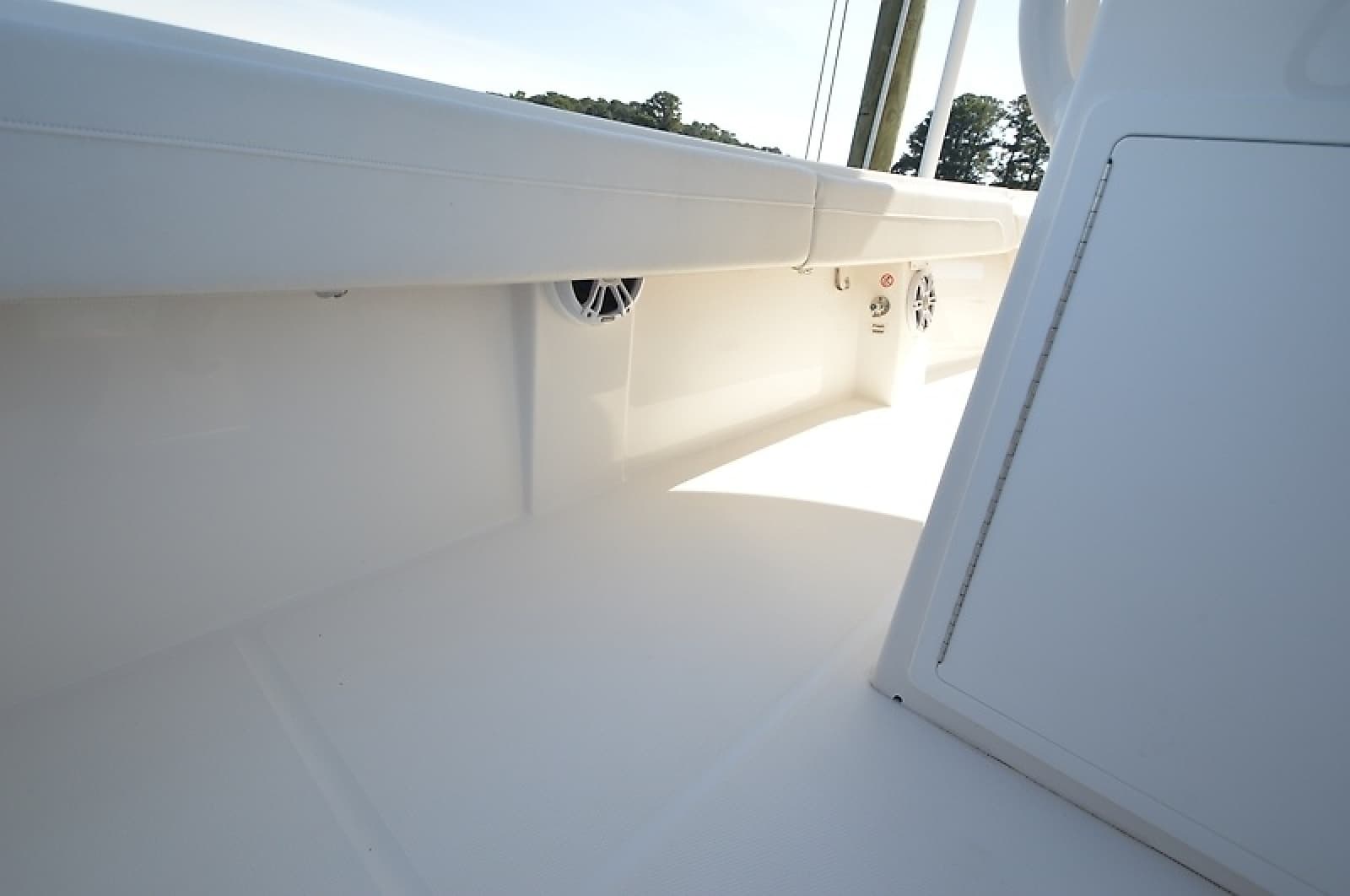 2023 Regulator 28 Forward Seating - Photo 19