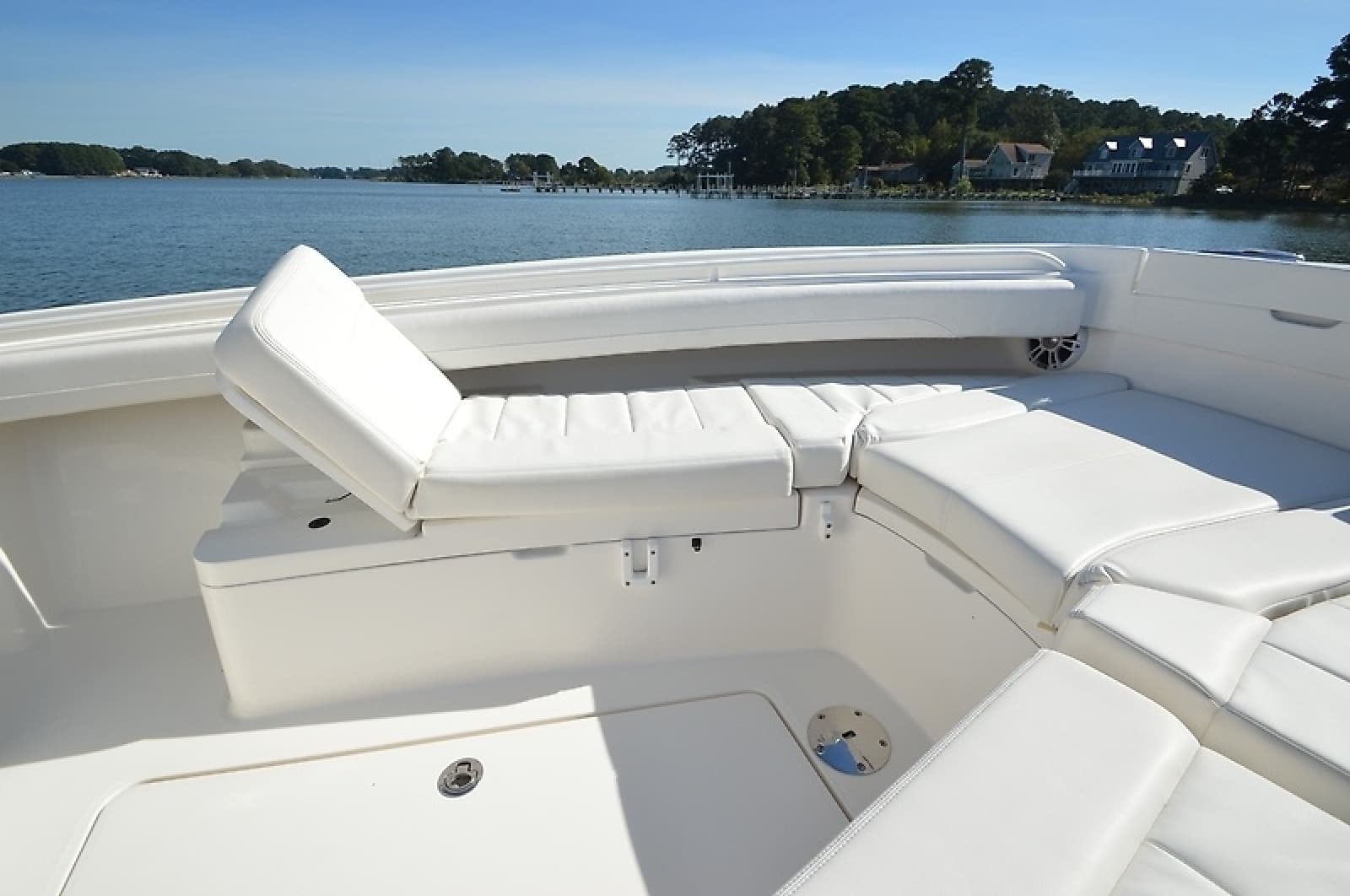 2023 Regulator 28 Forward Seating - Photo 50