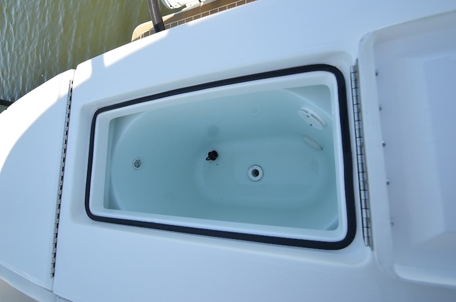 2023 Regulator 28 Forward Seating - Photo 15